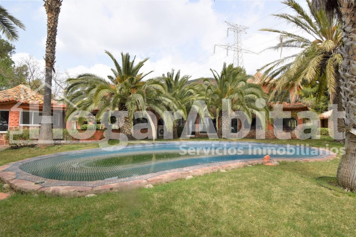 ESPECTACULAR VILLA DE LUJO EN URBANIZACIÓN PRIVADA - foto 4