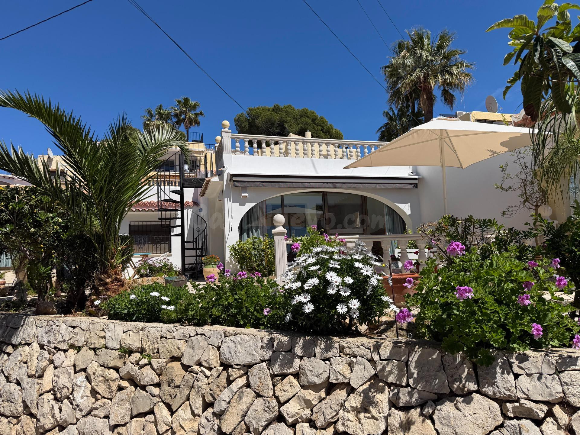 Bungalow reformado con vistas al mar Moraira