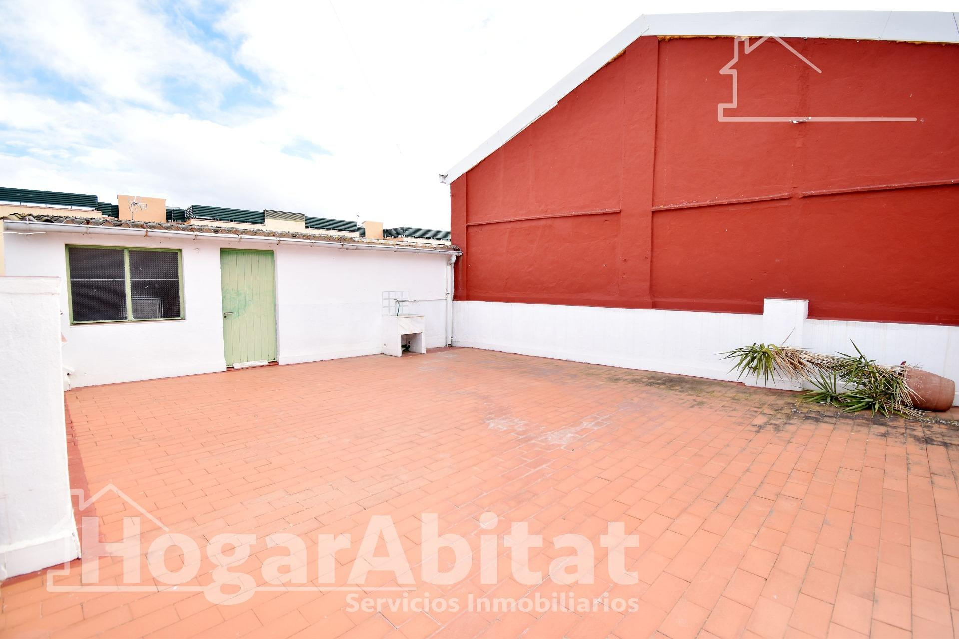 AMPLIO ADOSADO CON GARAJE, TERRAZA Y TRASTERO - foto 2