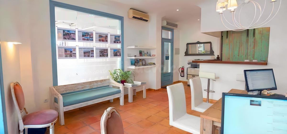 Se traspasa Inmobiliaria en Moraira en pleno funcionamiento