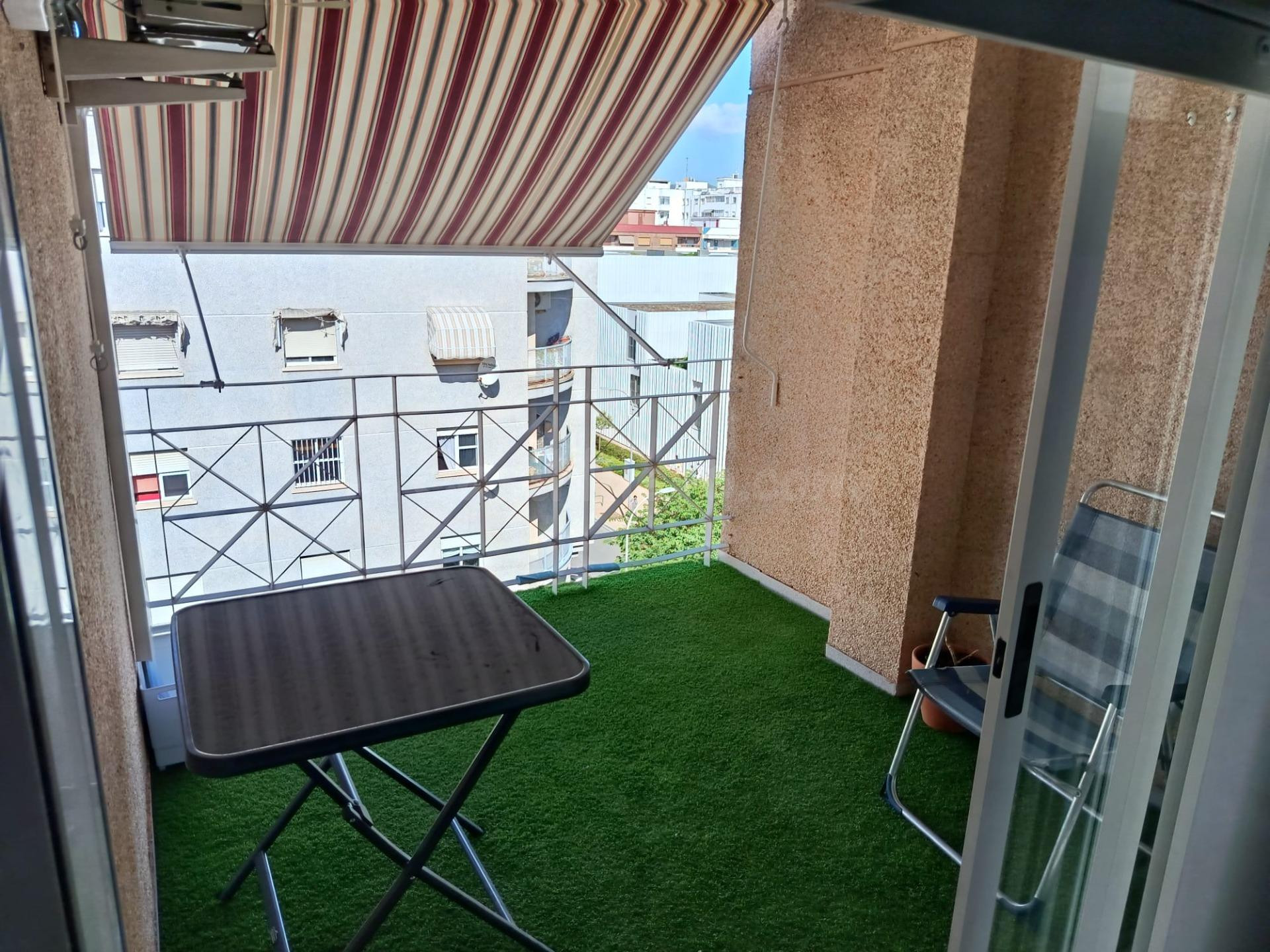 Piso muy bien situado y preparado para entrar. - foto 4