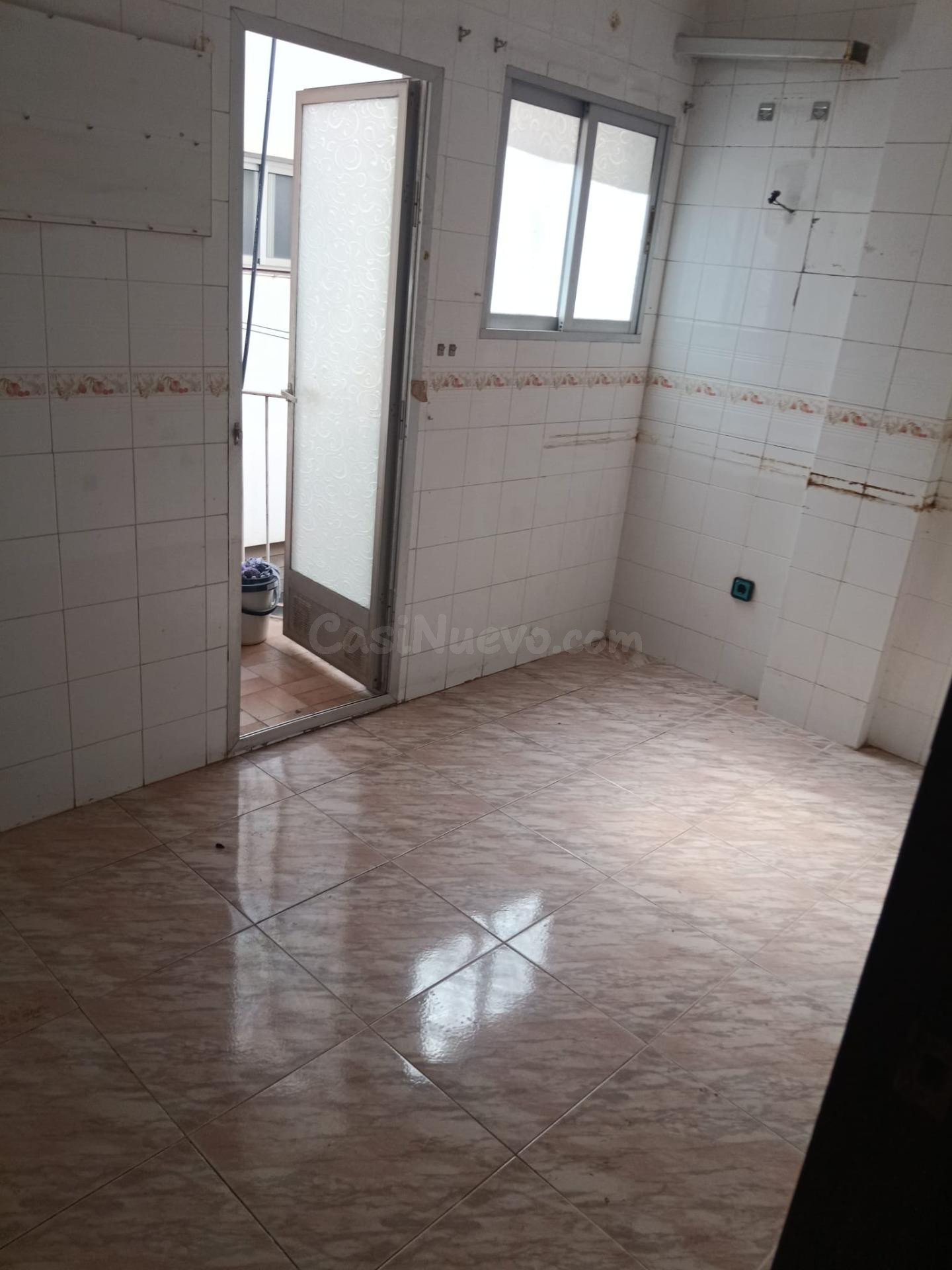 Vivienda junto a av/ Maisonnave para reformar 1 habitación ( - foto 4