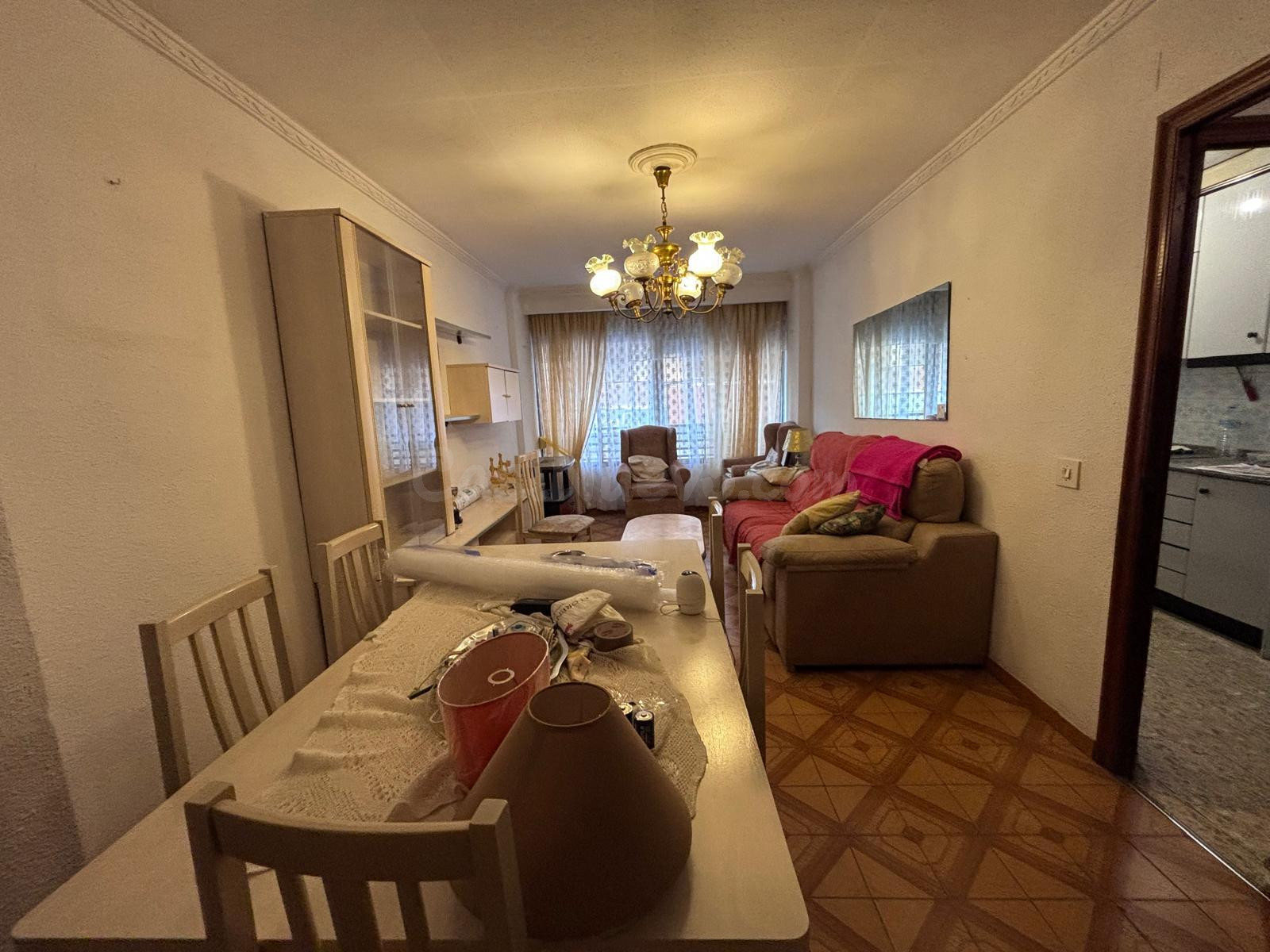 Amplio Apartamento en Altozano, Alicante - Ideal para Entrar - foto 3