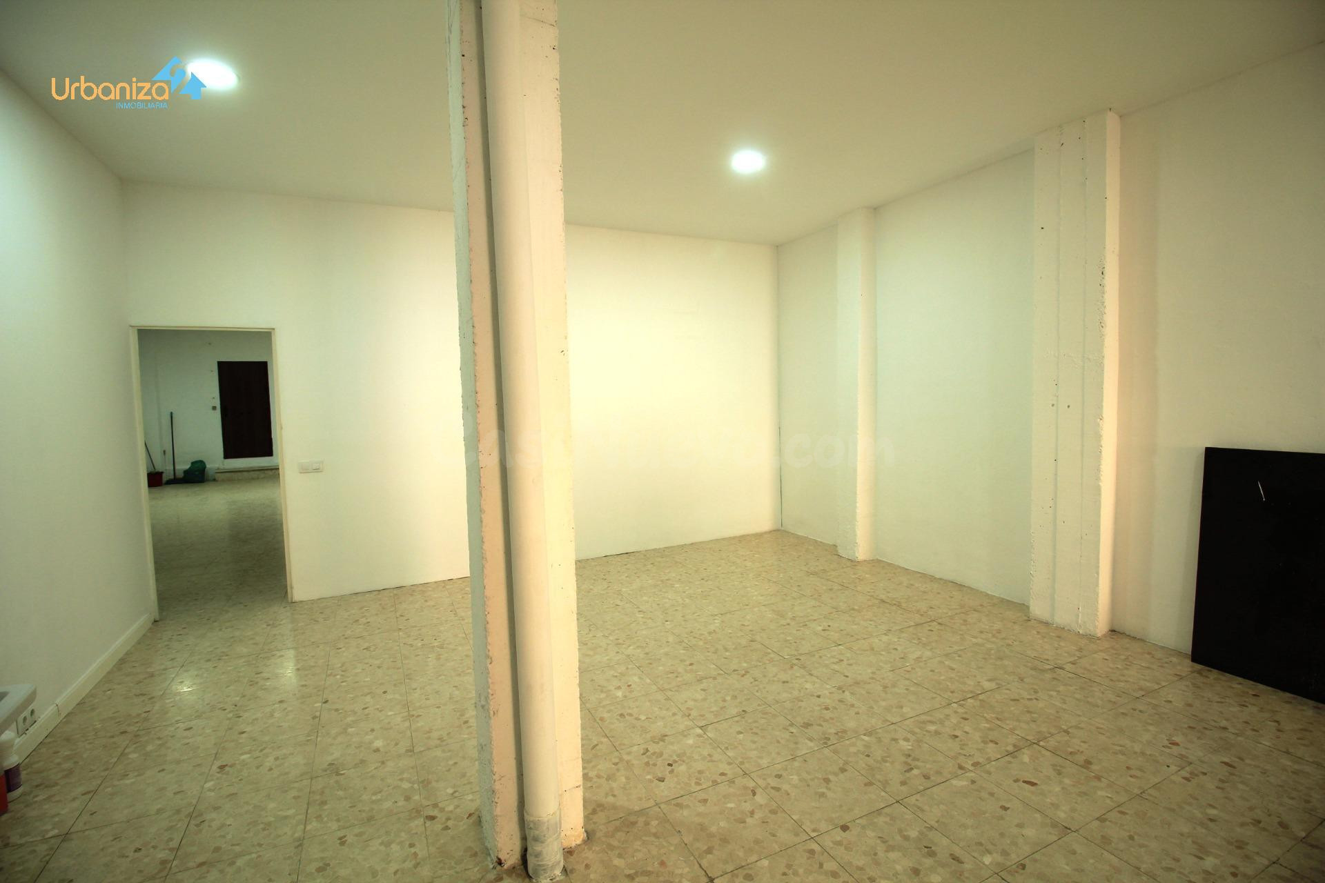 LOCAL COMERCIAL CON ENTRADA DE VEHICULOS EN MARIA AUXILIADOR - foto 3