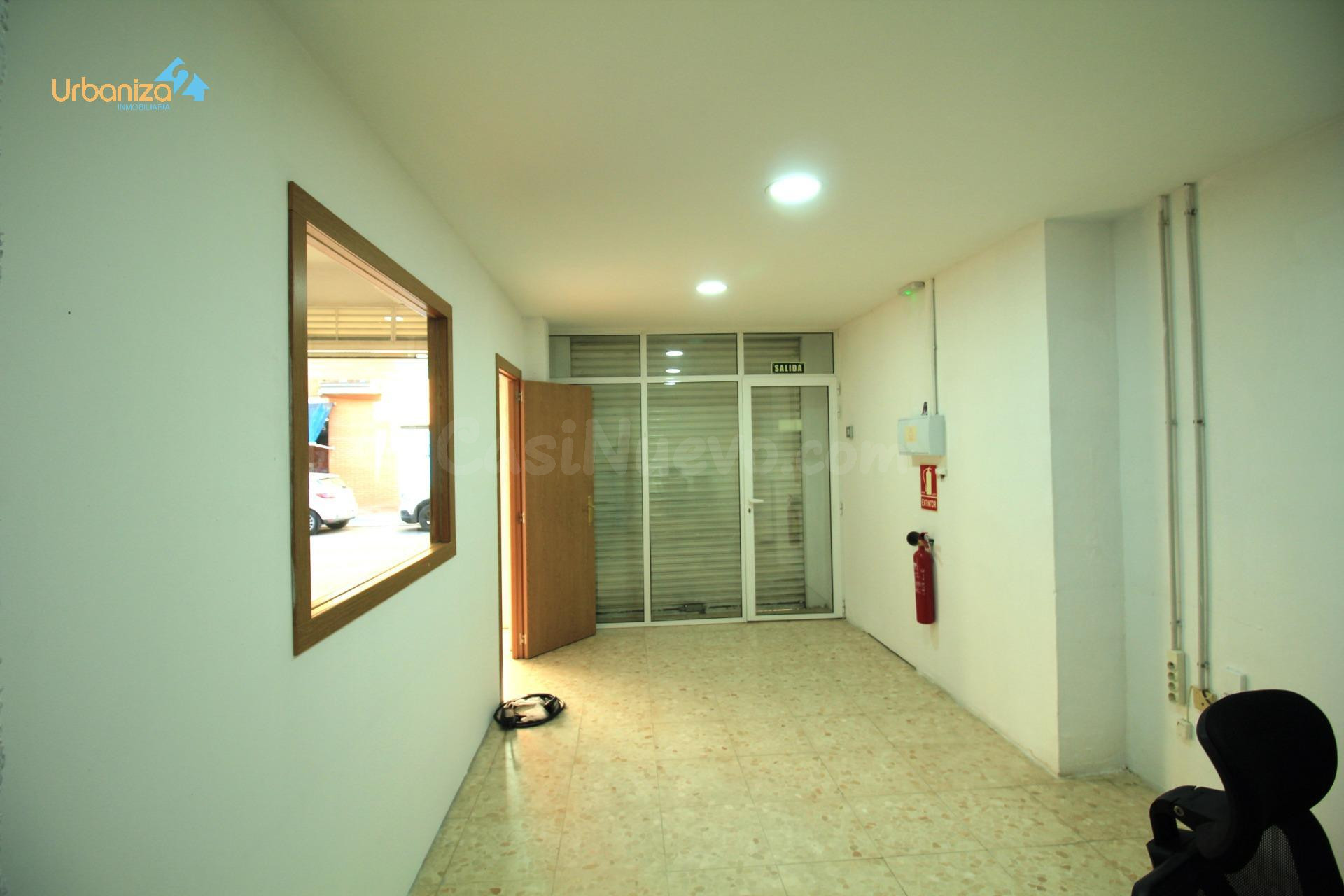 LOCAL COMERCIAL CON ENTRADA DE VEHICULOS EN MARIA AUXILIADOR - foto 4