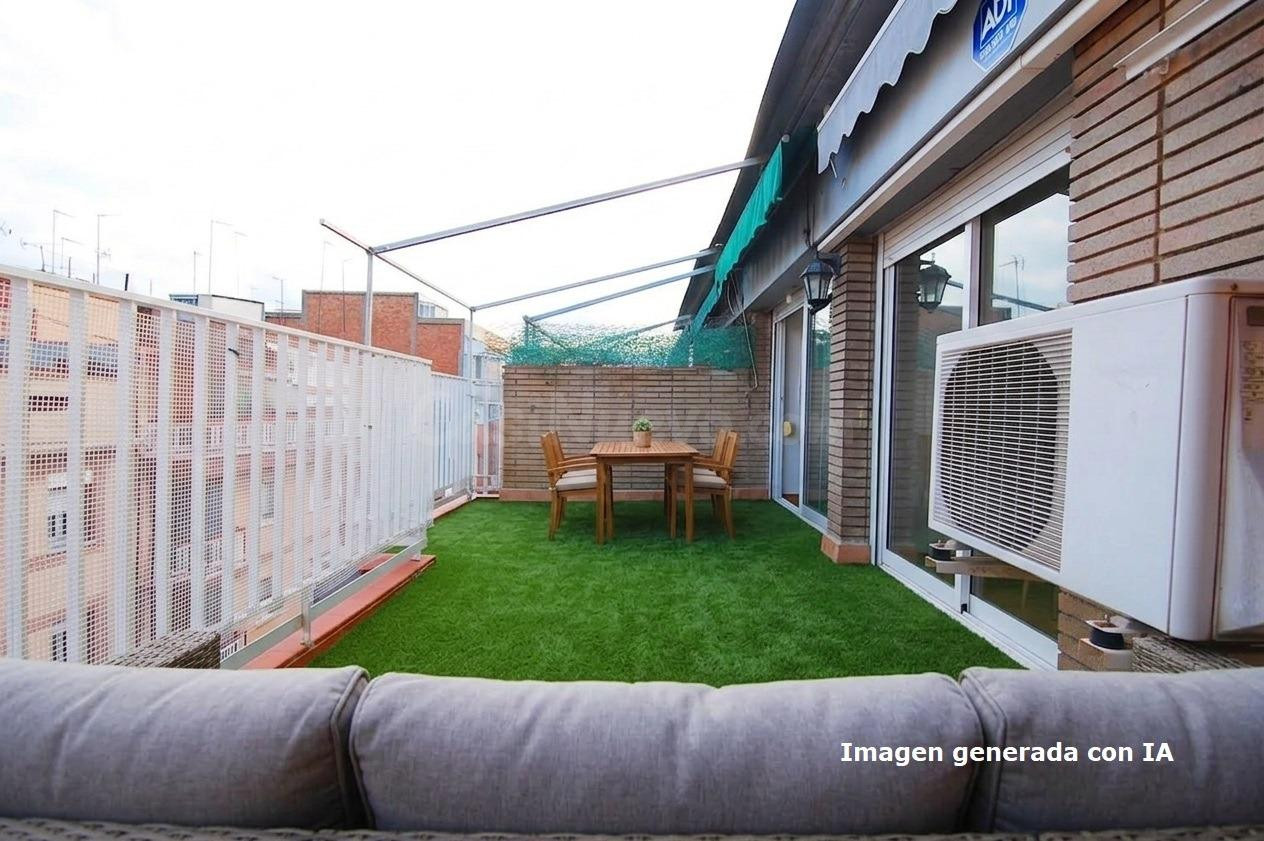 Ático Dúplex con Exclusiva Terraza de 18 m2 en Santa Coloma  - foto 2
