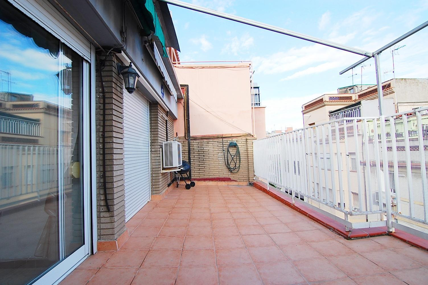 Ático Dúplex con Exclusiva Terraza de 18 m2 en Santa Coloma  - foto 3