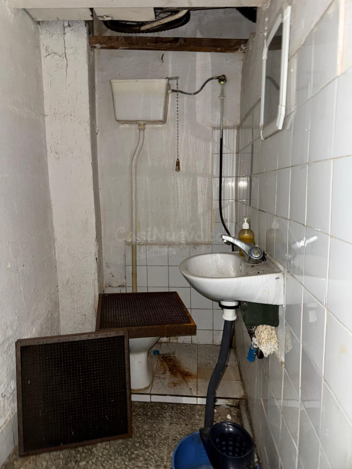 "OPORTUNIDAD LOCAL EN VENTA EN EL CENTRO DE VALDEZORRAS" - foto 4