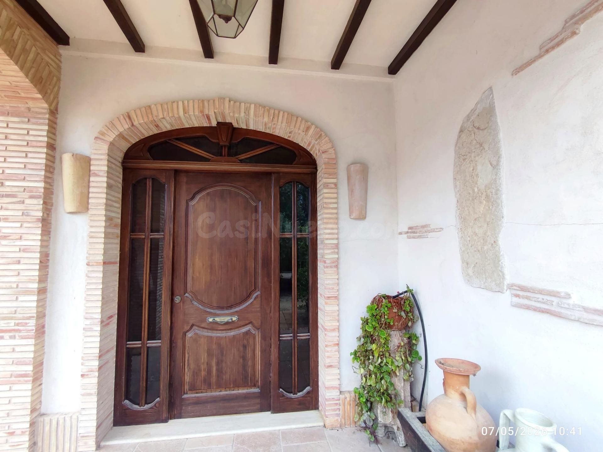 Chalet con encanto y gran porche con vistas, piscina y esenc - foto 4