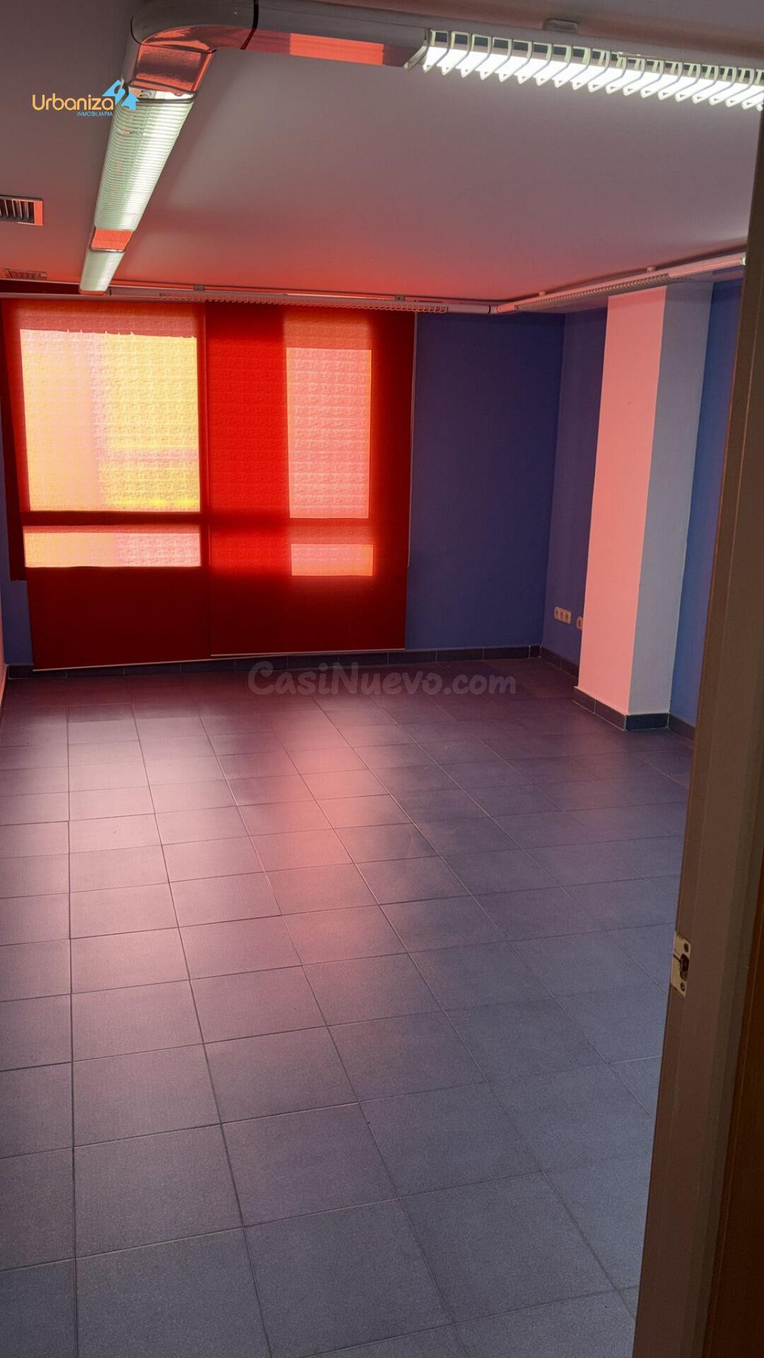 LOCAL DIAFANO EN MUY BUEN ESTADO CON PATIO DE 300 M2. PRIVAT - foto 4