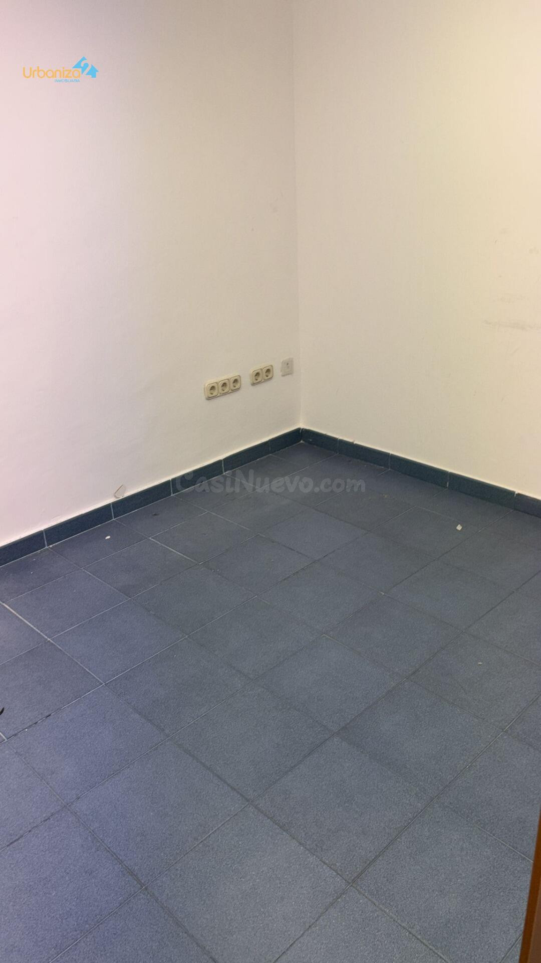 LOCAL DIAFANO EN MUY BUEN ESTADO CON PATIO DE 300 M2. PRIVAT - foto 5