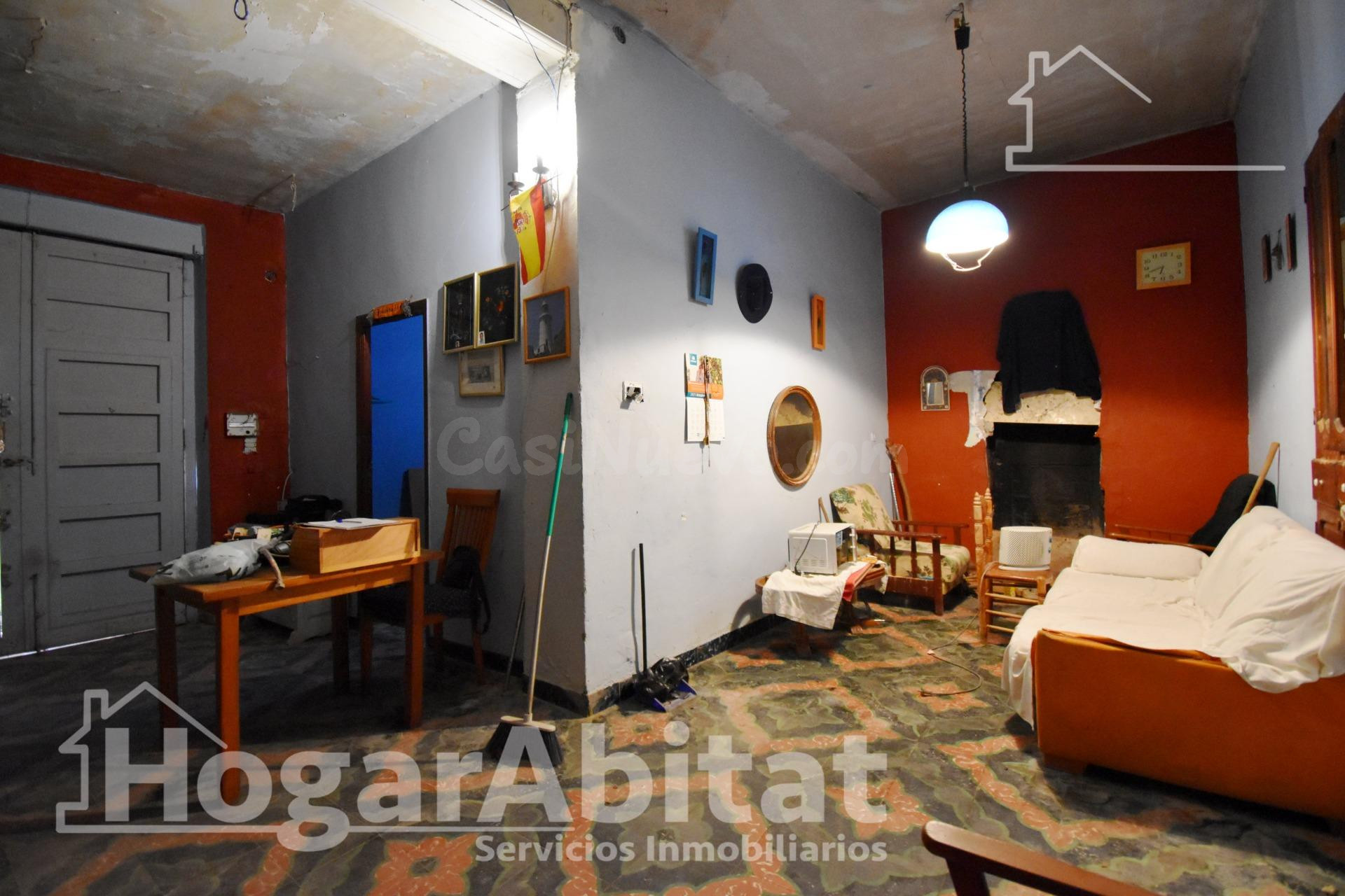 ¡ECONOMICA! AMPLIA CASA CON TERRAZA Y CON MUCHAS POSIBILIDAD - foto 2