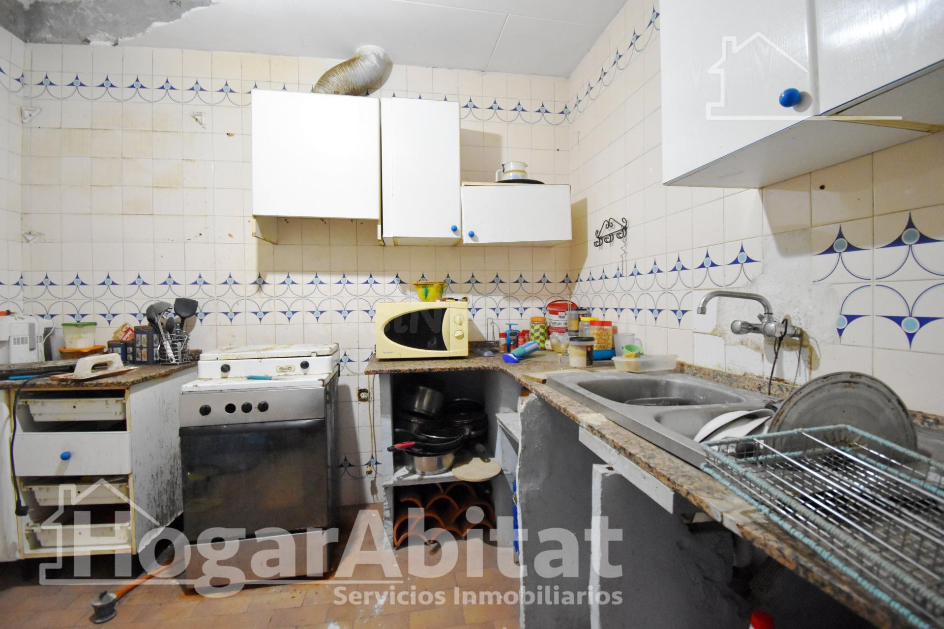 ¡ECONOMICA! AMPLIA CASA CON TERRAZA Y CON MUCHAS POSIBILIDAD - foto 4