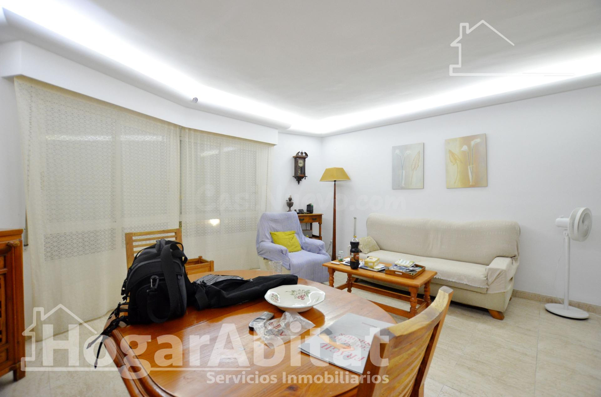 ¡EN PLENO CENTRO! PRECIOSO ADOSADO CON GARAJE Y TERRAZA - foto 2