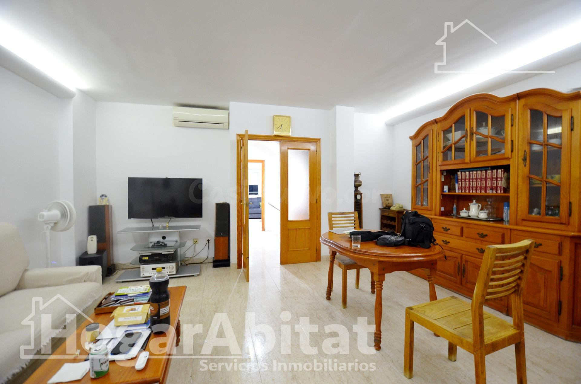 ¡EN PLENO CENTRO! PRECIOSO ADOSADO CON GARAJE Y TERRAZA - foto 4