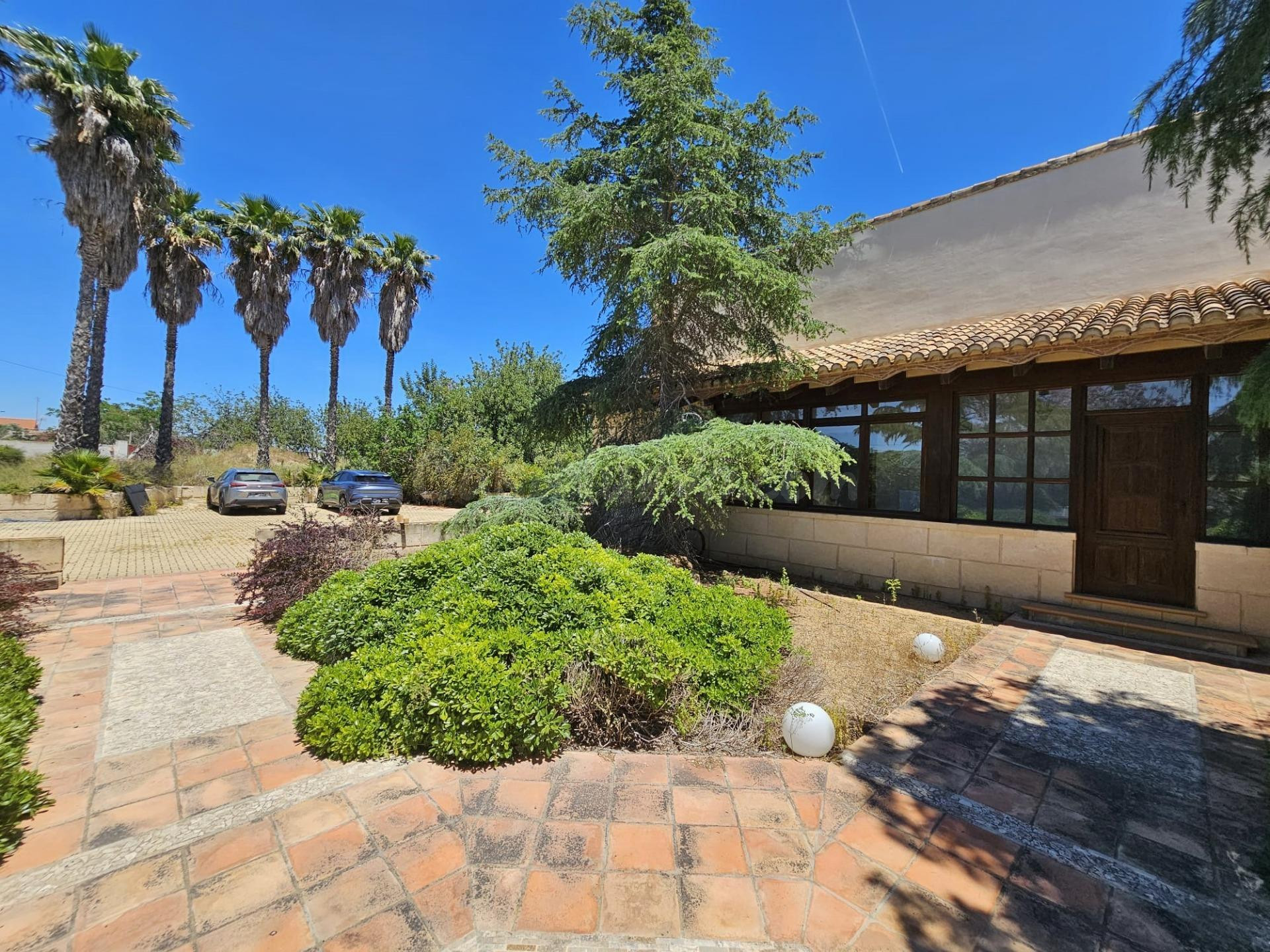 Exclusivo chalet independiente en Valverde con amplia parcel - foto 2