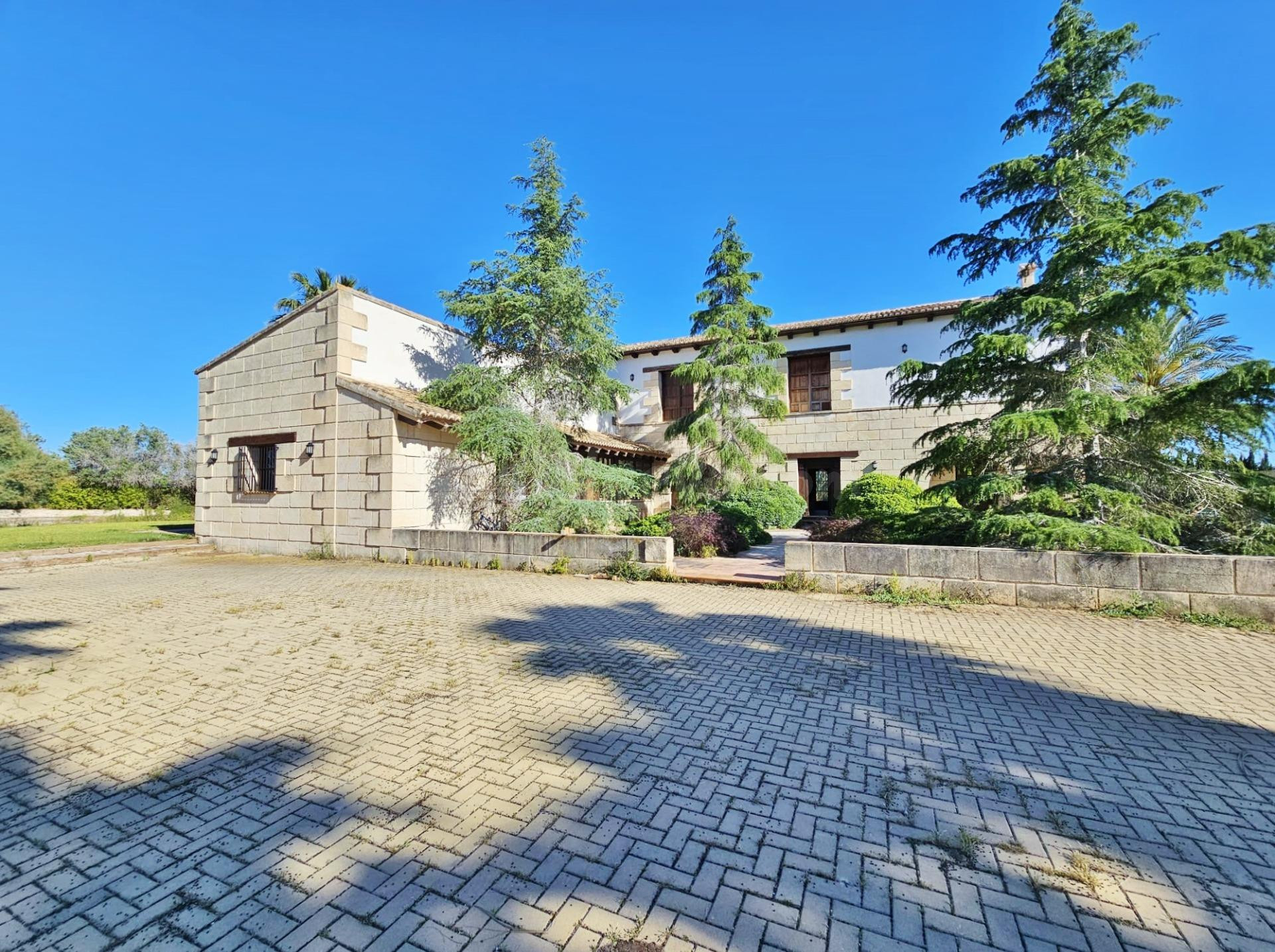 Exclusivo chalet independiente en Valverde con amplia parcel - foto 3