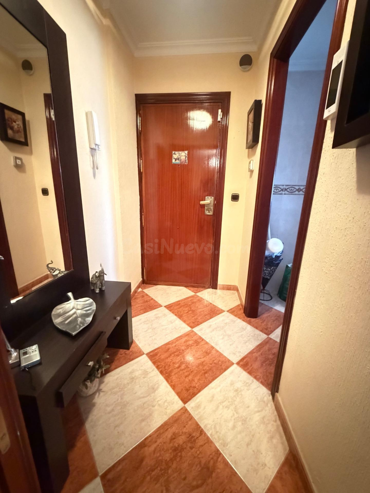 ¡Amplio piso en alquiler en el corazón de Pino Montano! - foto 2