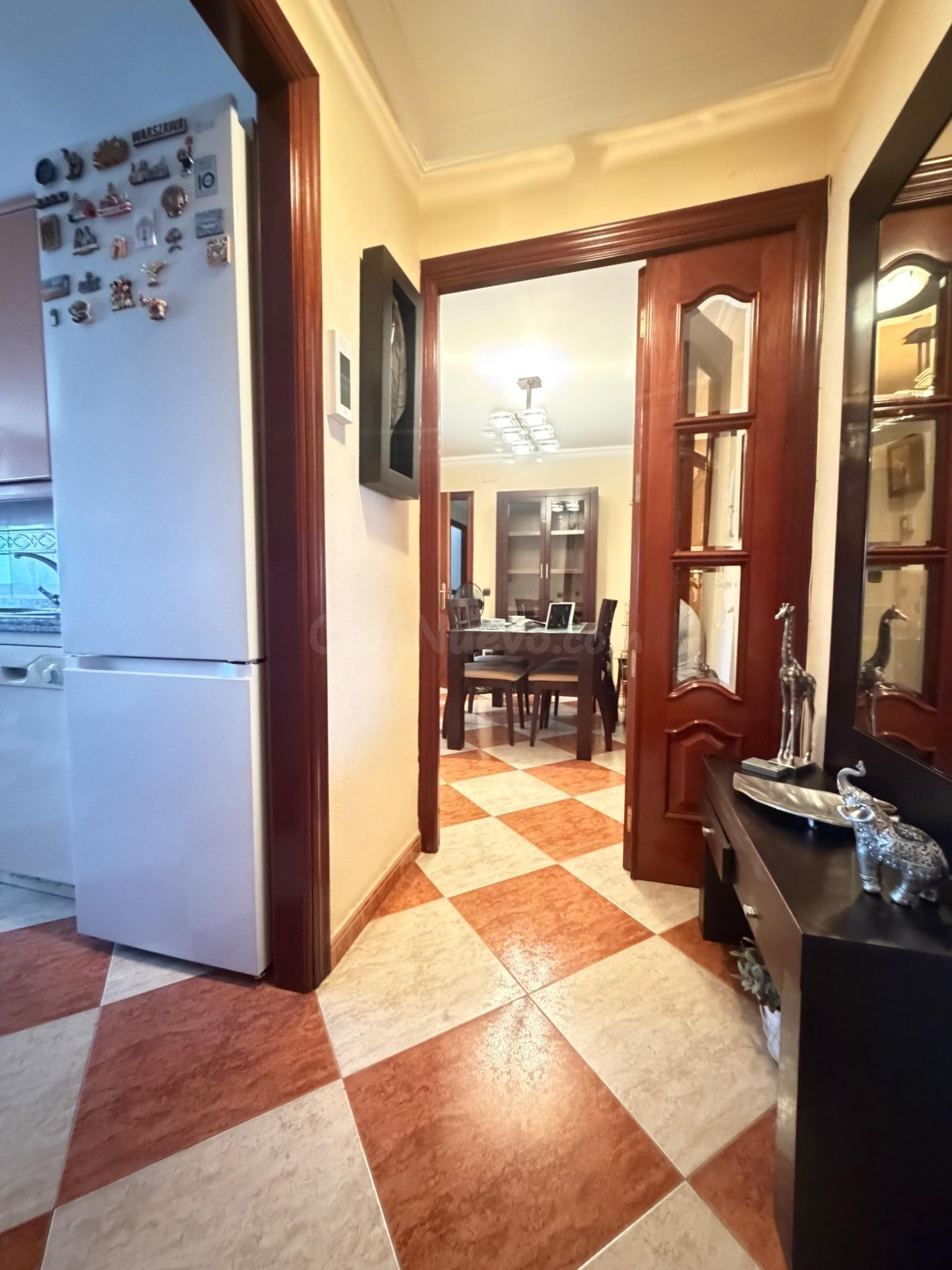 ¡Amplio piso en alquiler en el corazón de Pino Montano! - foto 3