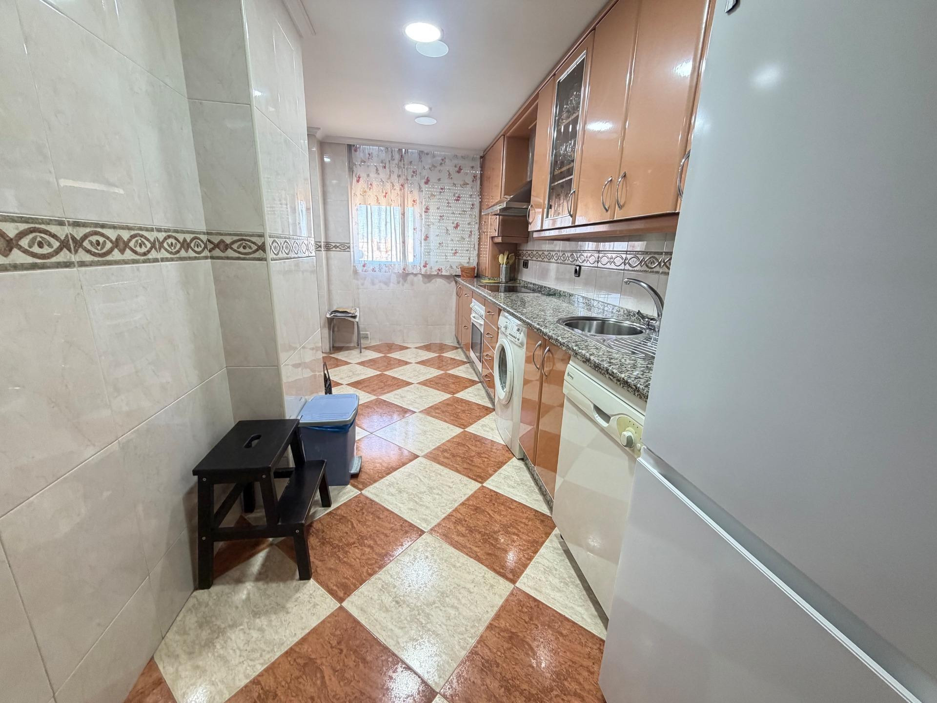 ¡Amplio piso en alquiler en el corazón de Pino Montano! - foto 5