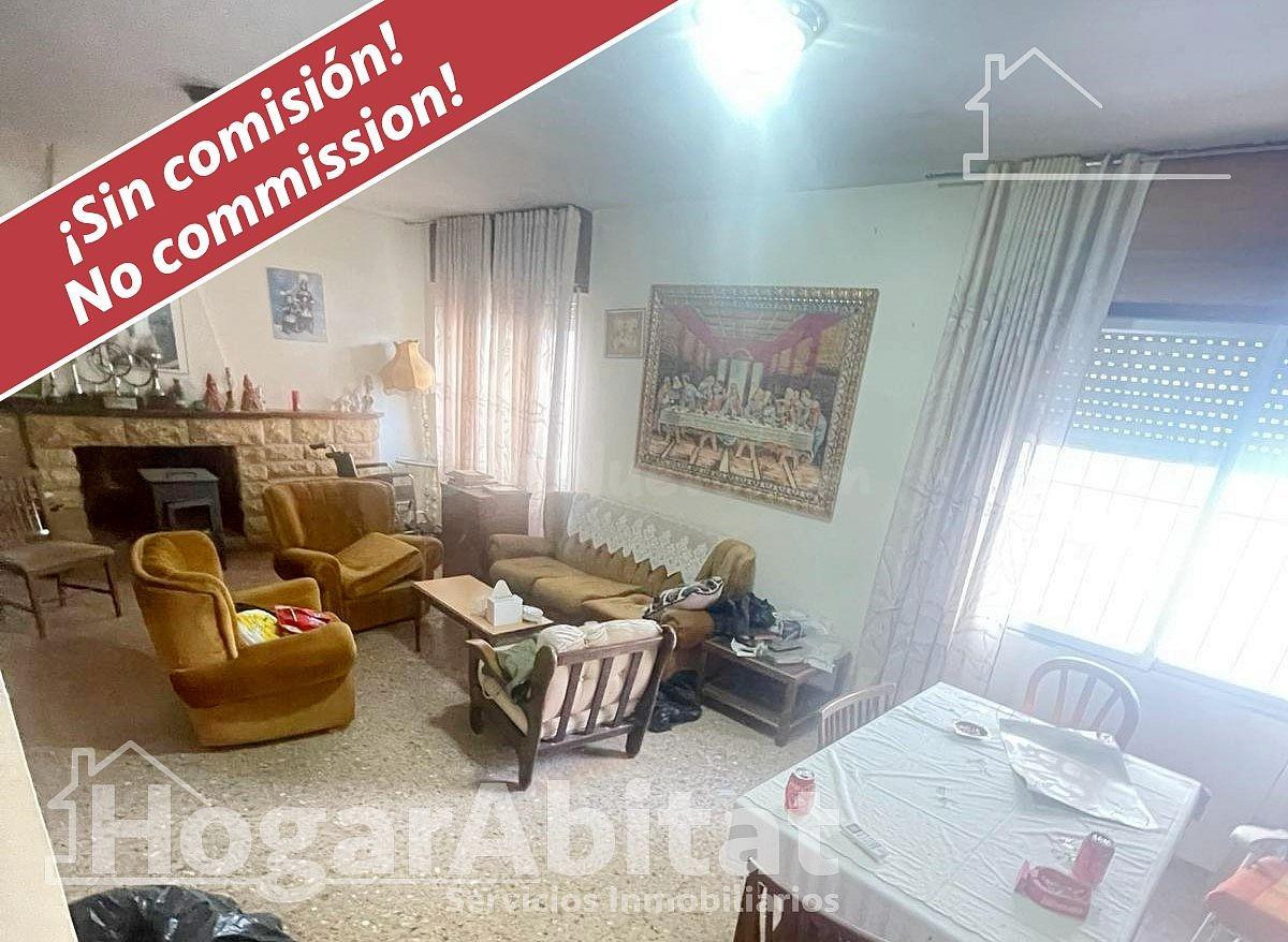¡OPORTUNIDAD DE INVERSIÓN! CHALET CON TERRAZA Y PARCELA, EN EL CENTRO