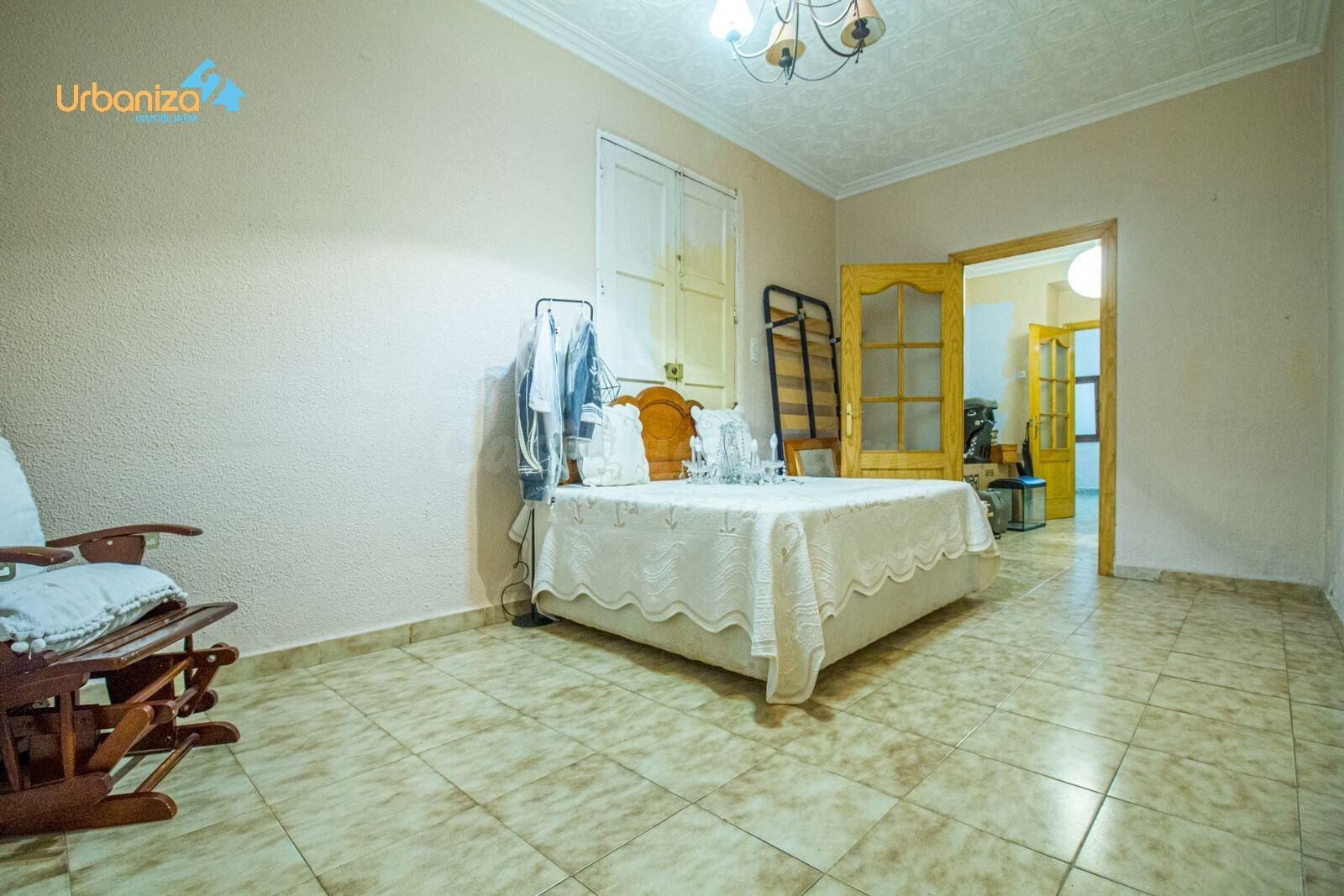 PISO EN PLANTA BAJA MUY AMPLIO CON PATIO Y GRAN BUHARDILLA C - foto 2