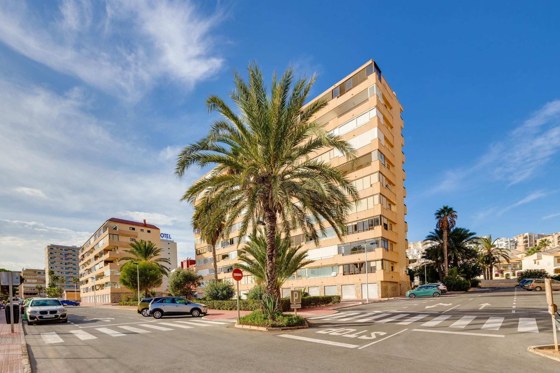VISTAS AL MAR! PISO DE 2 DORMITORIOS EN TORREVIEJA , TOTALMENTE REFORMADO