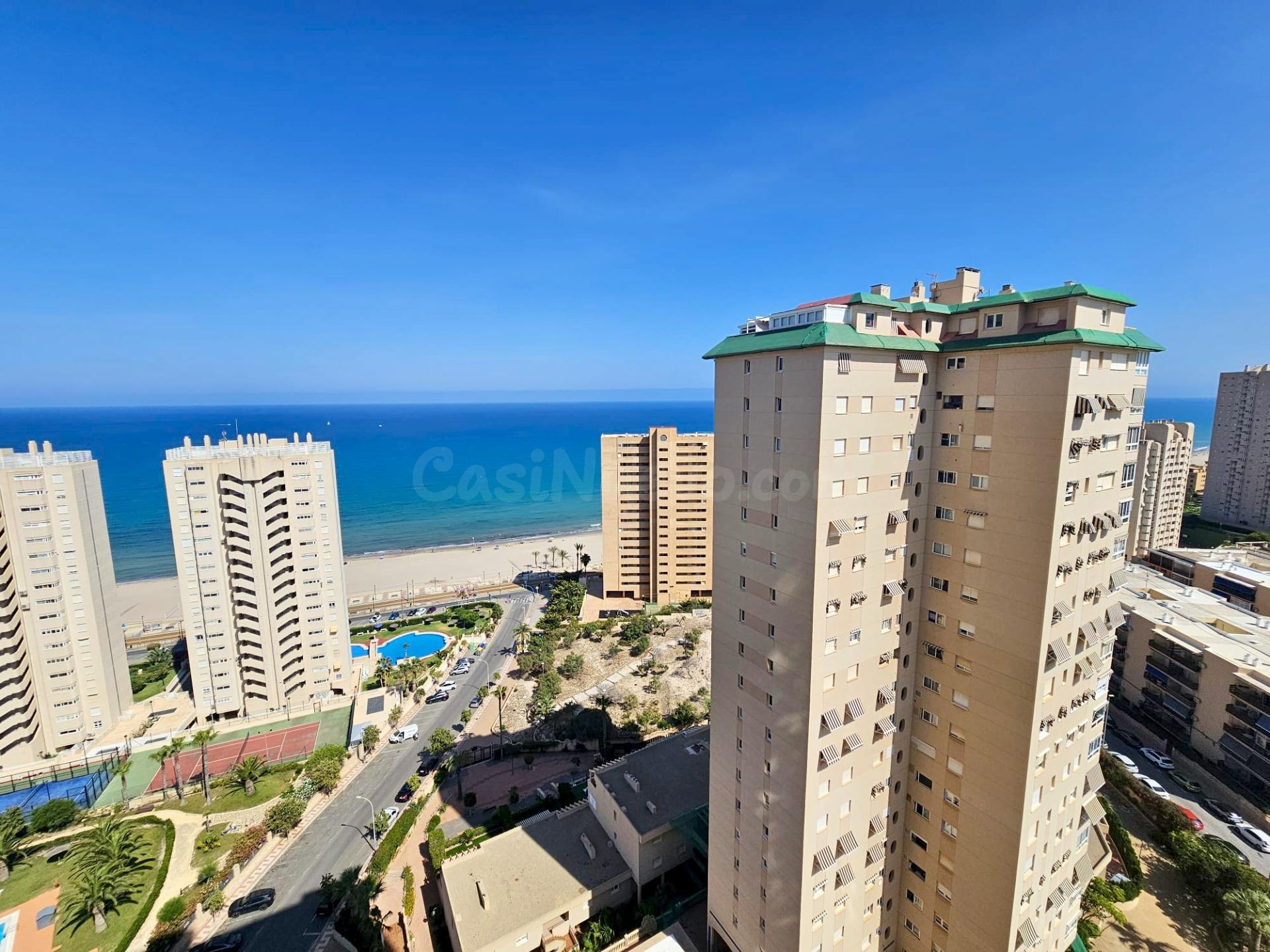 Piso en alquiler en El Campello con piscina, urbanización pr