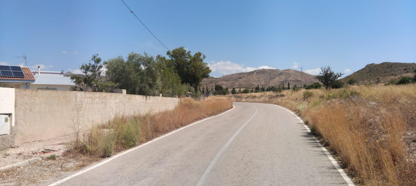 Terreno rústico de 16500 metros con posibilidad de construir tu chalet