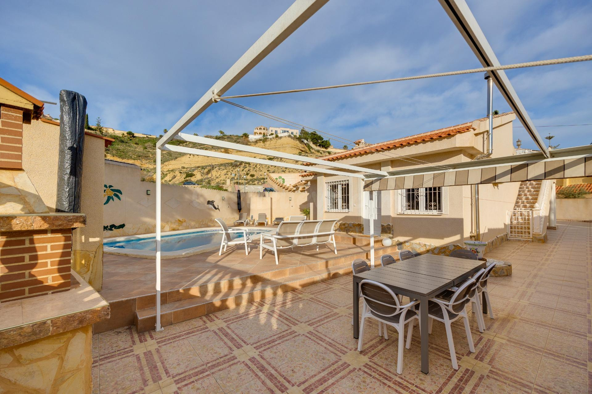 MAGNIFICO CHALET INDEPENDIENTE CON PISCINA PRIVADA Y VISTAS  - foto 4