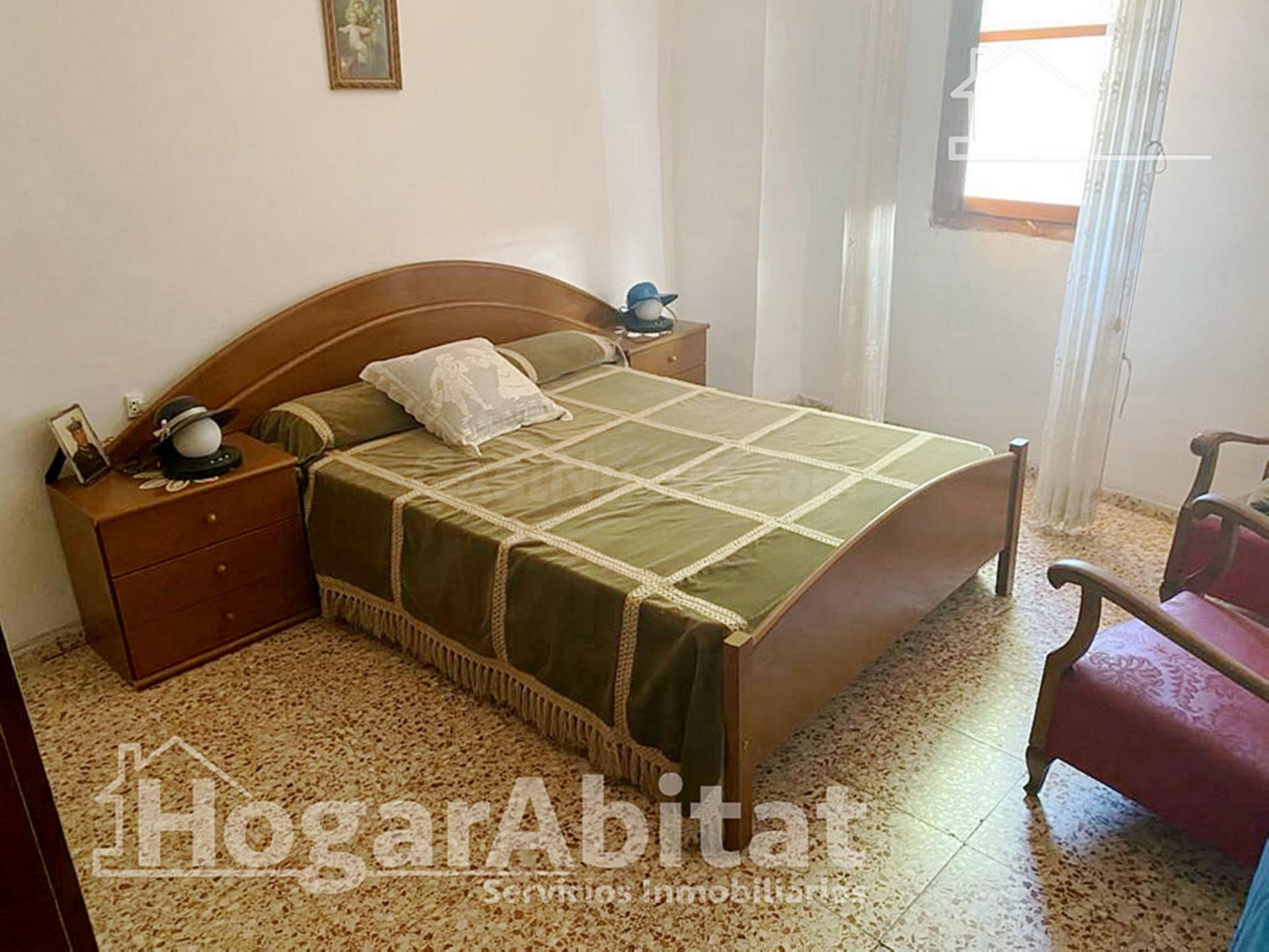 ESPACIOSA CASA CON TERRAZA Y GARAJE