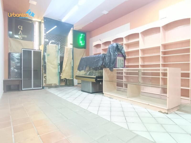 Amplio Local Comercial Reformado en San Roque, Calle Isidro  - foto 2