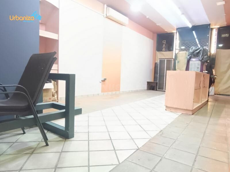 Amplio Local Comercial Reformado en San Roque, Calle Isidro  - foto 3