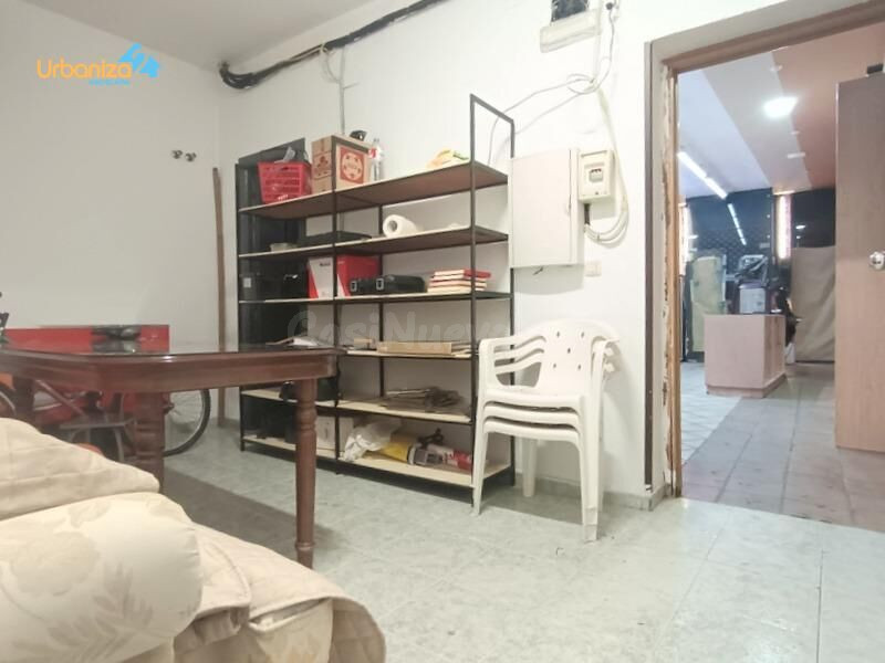 Amplio Local Comercial Reformado en San Roque, Calle Isidro  - foto 5