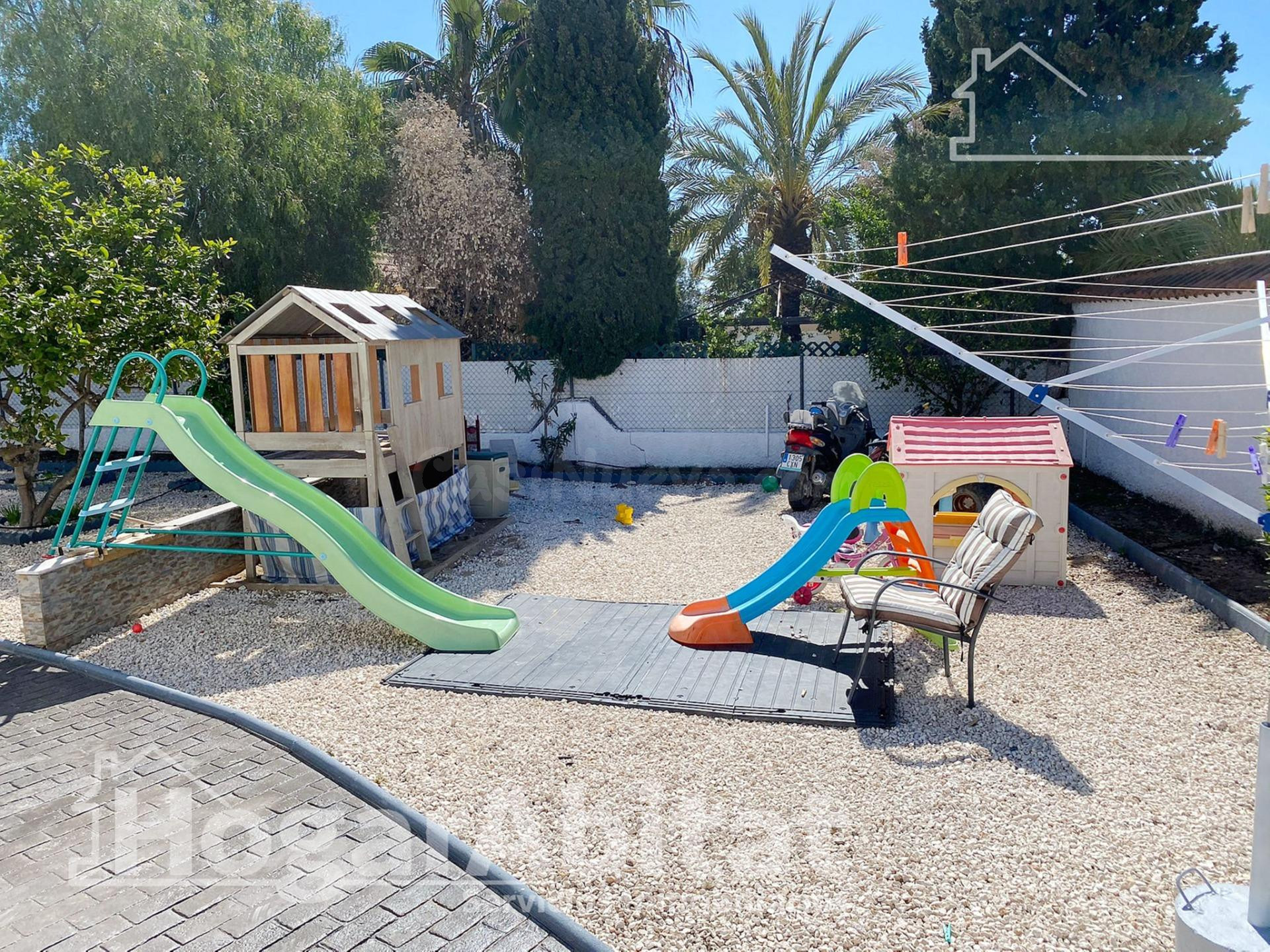 ¡A UN PASO DE LA PLAYA! PRECIOSO CHALET CON PISCINA, TERRAZA - foto 3