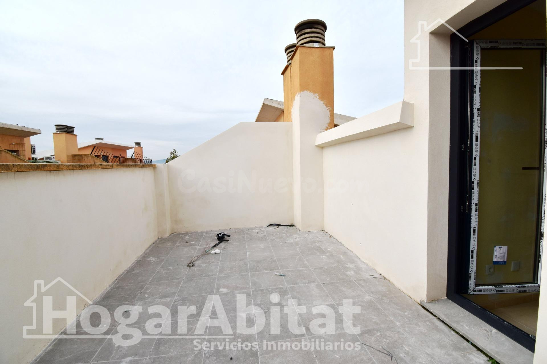 ADOSADO REFORMADO CON GARAJE Y DOS TERRAZAS - foto 5