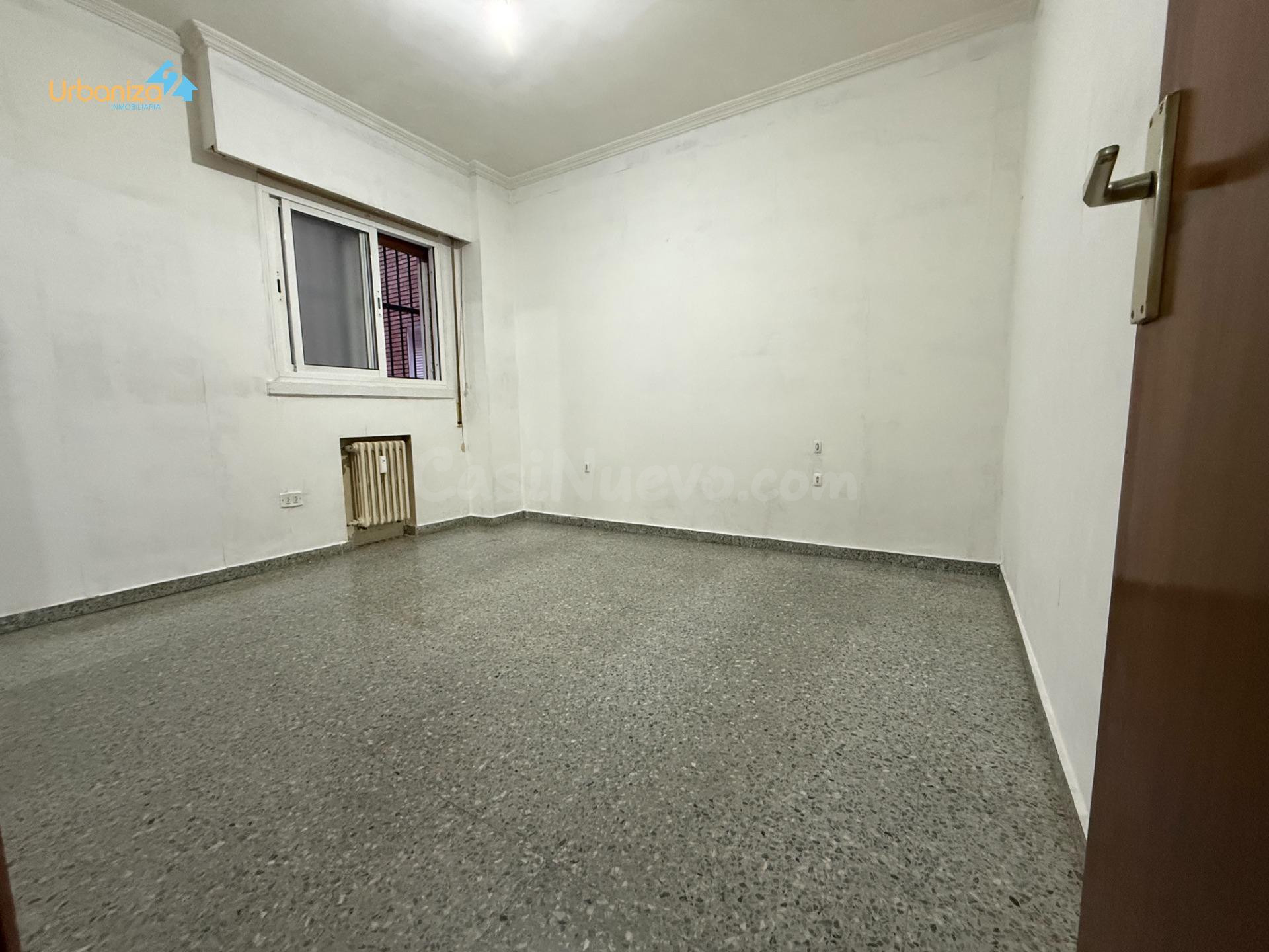 PISO AMPLIO DE 5D CON GARAJE Y TRASTERO EN PLENO CENTRO - foto 5