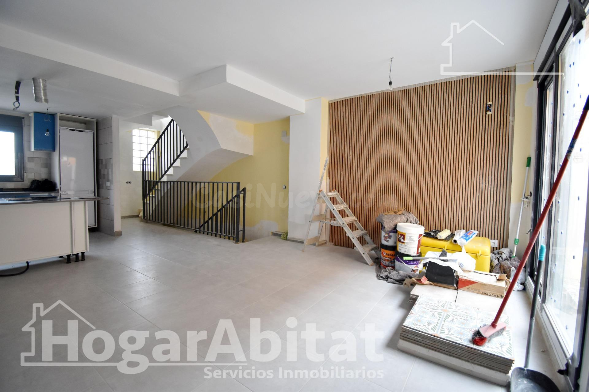 ¡VISTAS DESPEJADAS! MAGNÍFICO ADOSADO CON GARAJE Y TRES TERR - foto 3