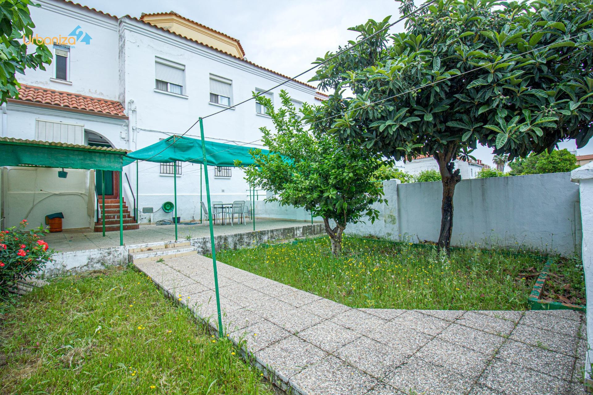 CHALET AUTOPISTA BADAJOZ