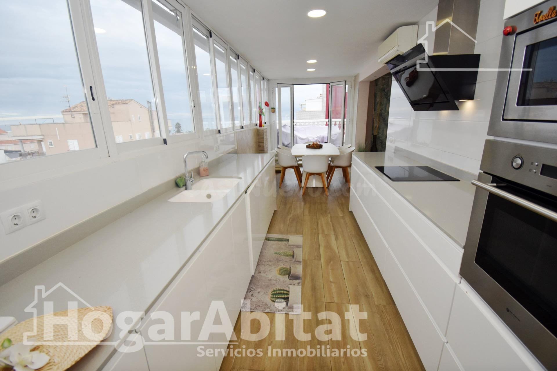 ÁTICO REFORMADO CON GARAJE, TRASTERO, ASCENSOR PRIVADO Y DOS - foto 2