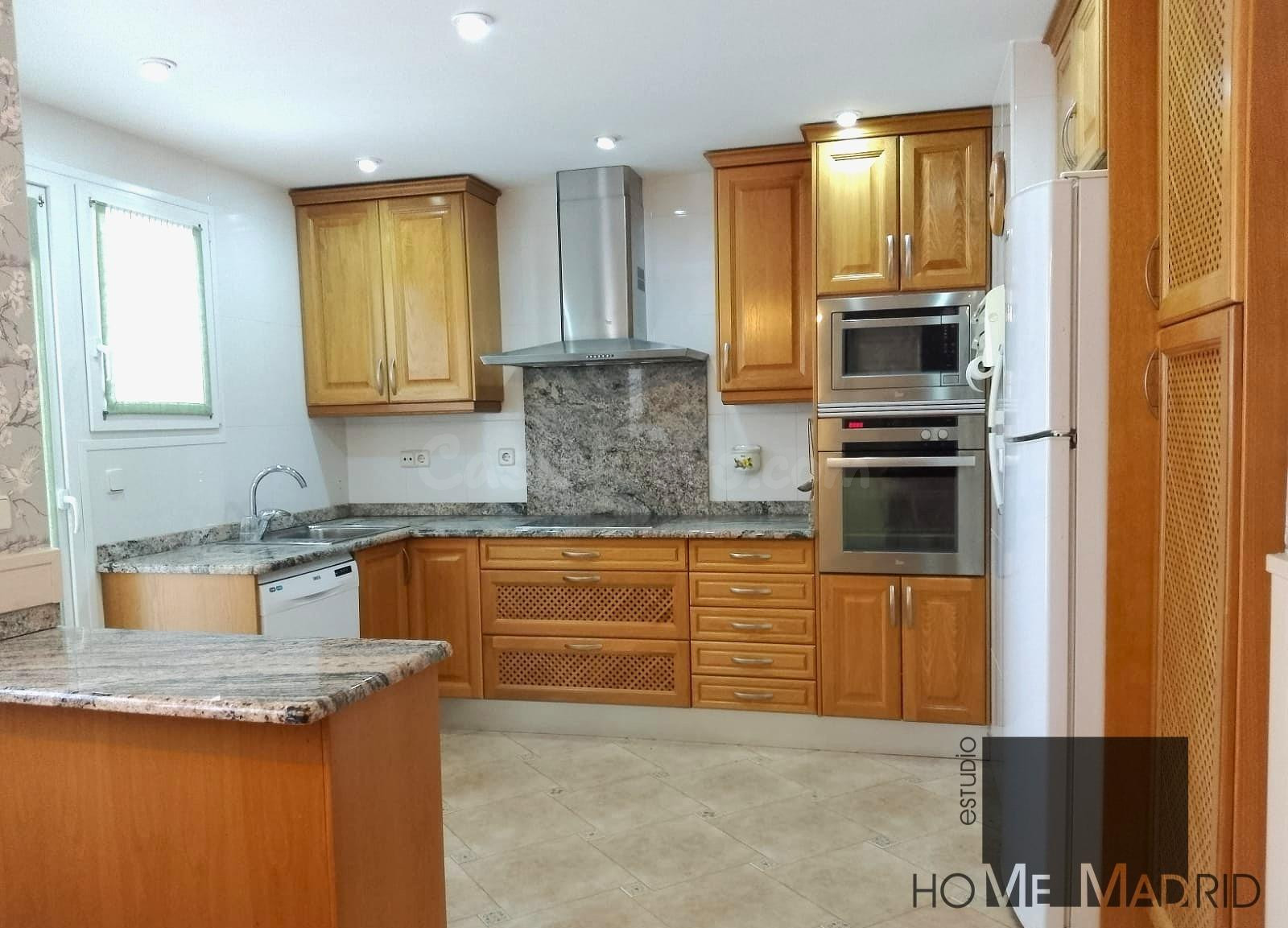 ESTUDIO HOME MADRID OFRECE piso totalmente reformado de 166m2 construidos según catastro, en urbanización cerrada del año 2005, en la zona residencial de Las Tablas. - foto 4
