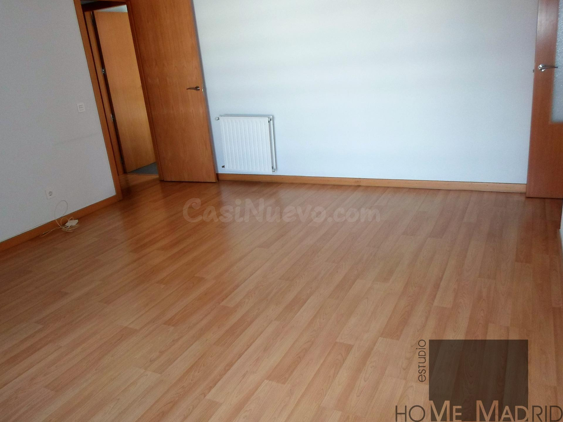 ESTUDIO HOME MADRID OFRECE vivienda de 80m2, en edificio del año 2009, en Urbanización cerrada Las Tablas. - foto 2