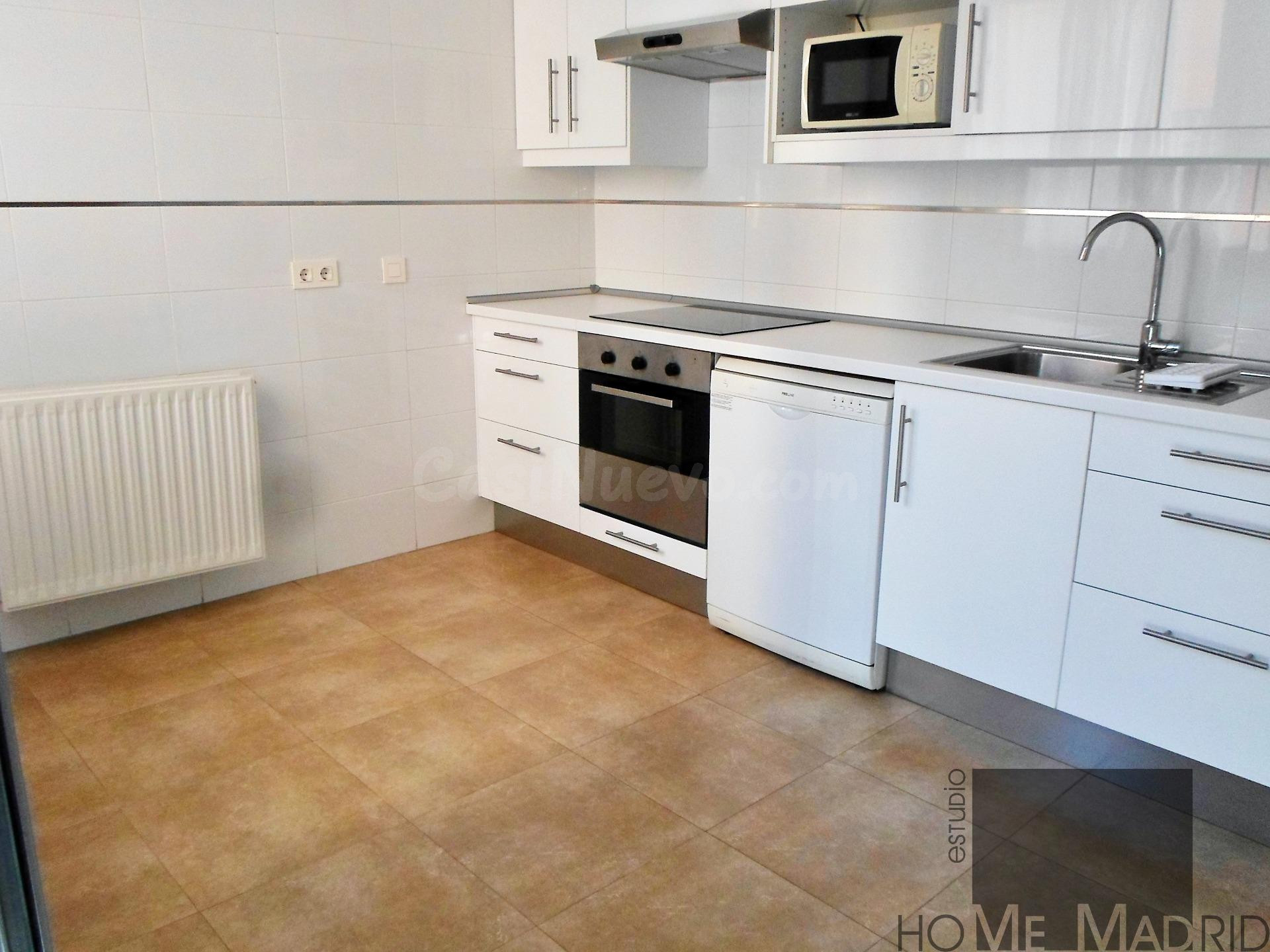 ESTUDIO HOME MADRID OFRECE vivienda de 80m2, en edificio del año 2009, en Urbanización cerrada Las Tablas. - foto 4