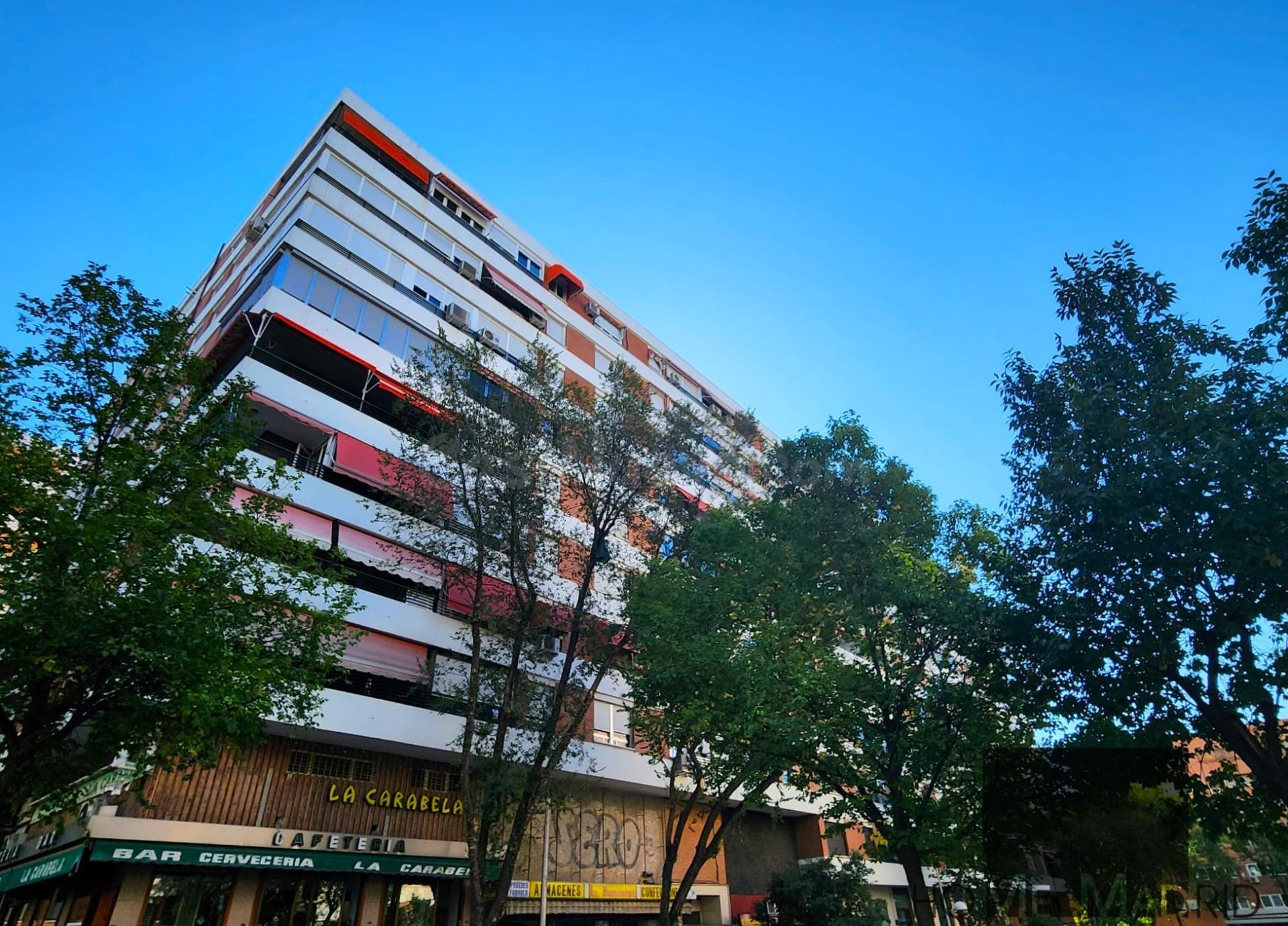 ESTUDIO HOME MADRID OFRECE Dúplex de 148 m2 exterior reformado, con ascensor, muy luminoso, en la zona de Peñagrande.