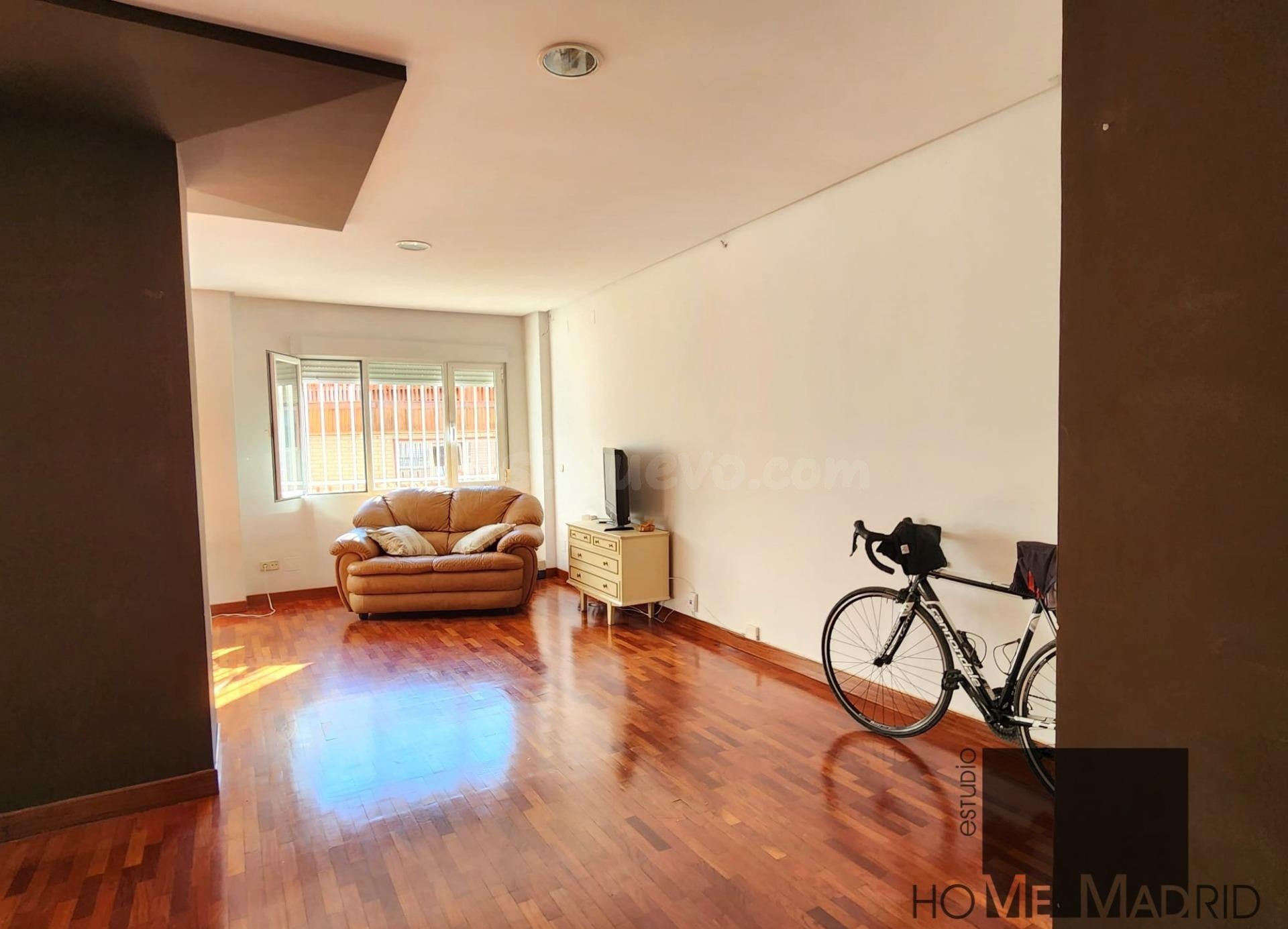 ESTUDIO HOME MADRID OFRECE Dúplex de 148 m2 exterior reformado, con ascensor, muy luminoso, en la zona de Peñagrande. - foto 4
