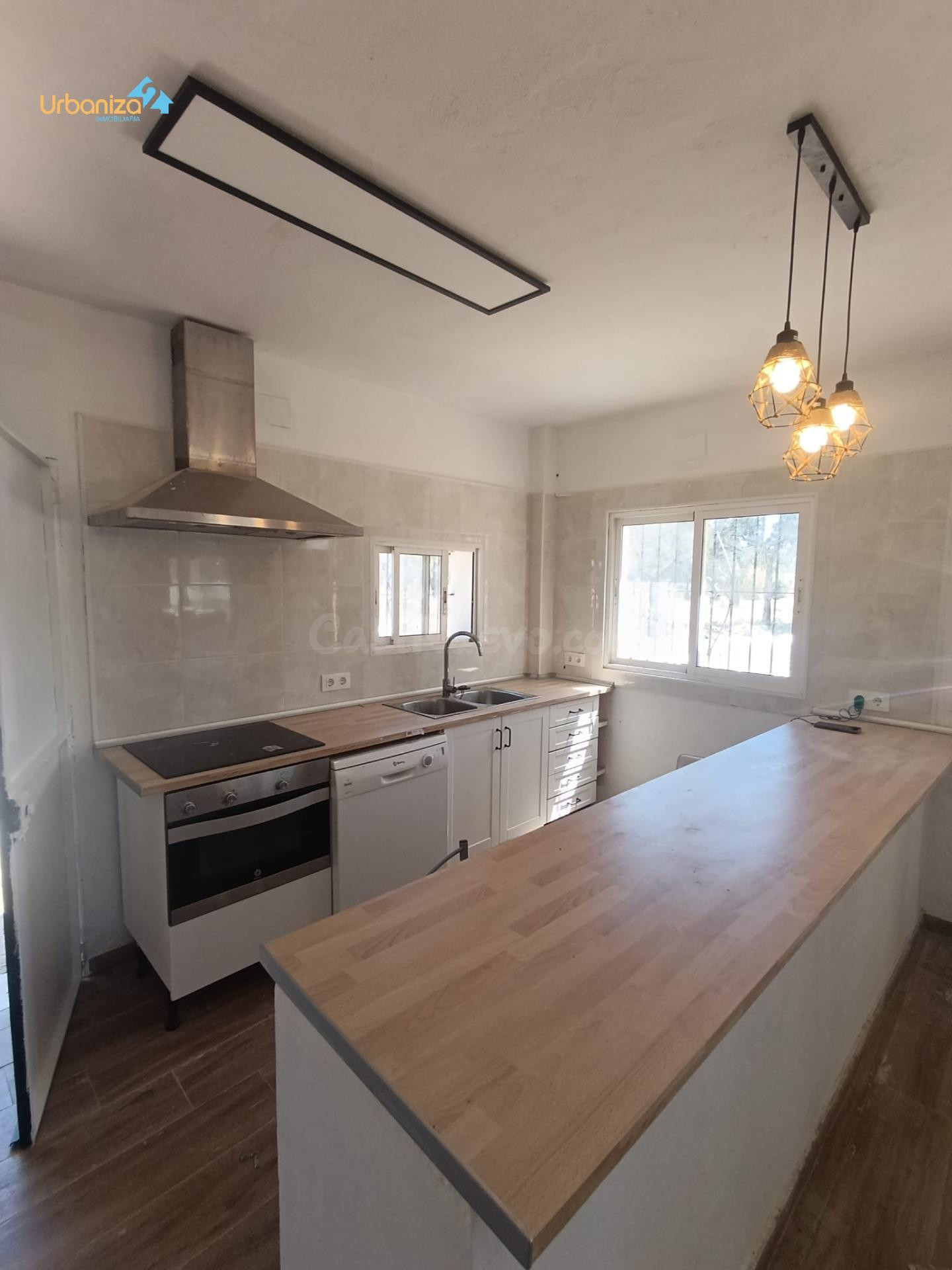 CASA CHALET INDEPENDIENTE EN VENTA EN BOTOA, TODO ESCRITURADO HIPOTECABLE