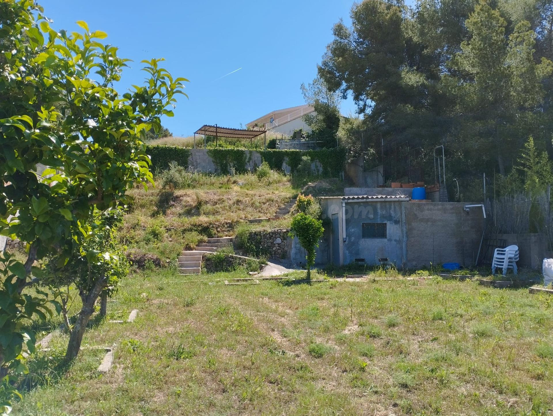 Terreno llano de 812m2 con caseta - foto 4