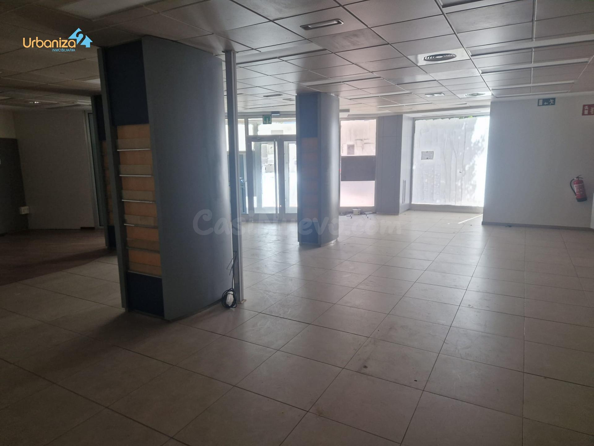 Amplio Local Comercial en Santa Marina, Badajoz - Oportunidad Única