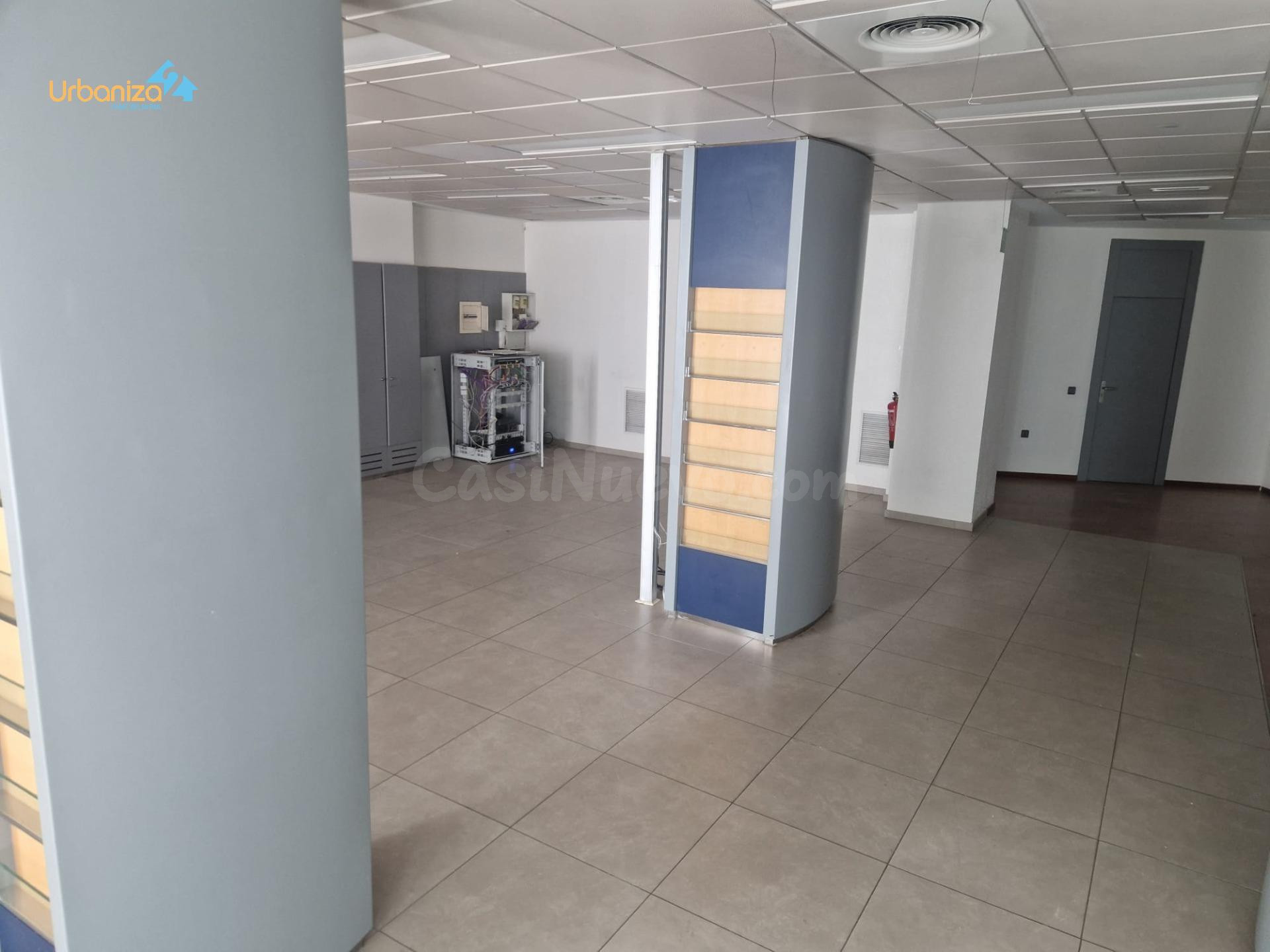 Amplio Local Comercial en Santa Marina, Badajoz - Oportunidad Única - foto 2