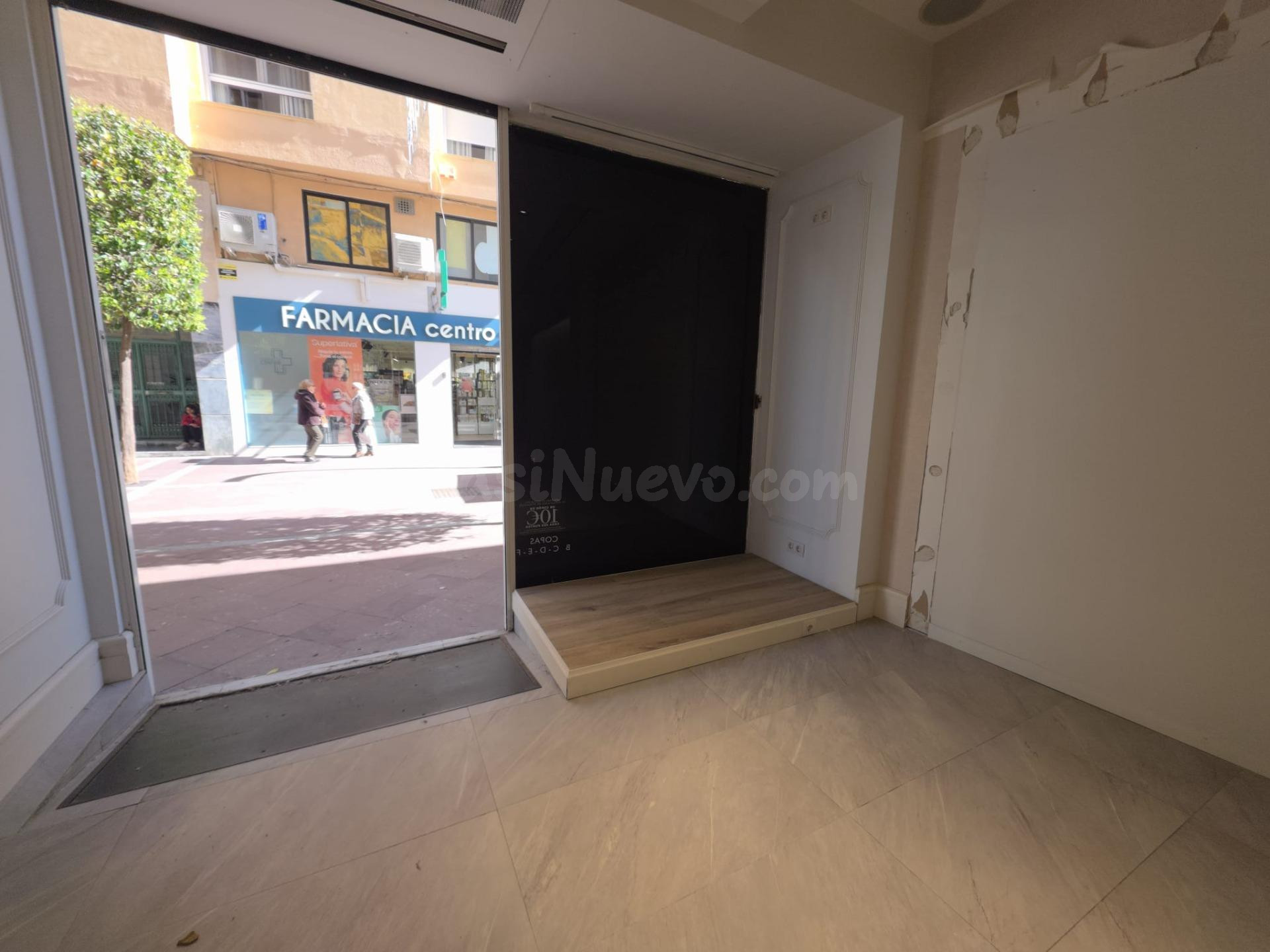 Amplio local comercial en alquiler en plena calle Regino Mar - foto 2